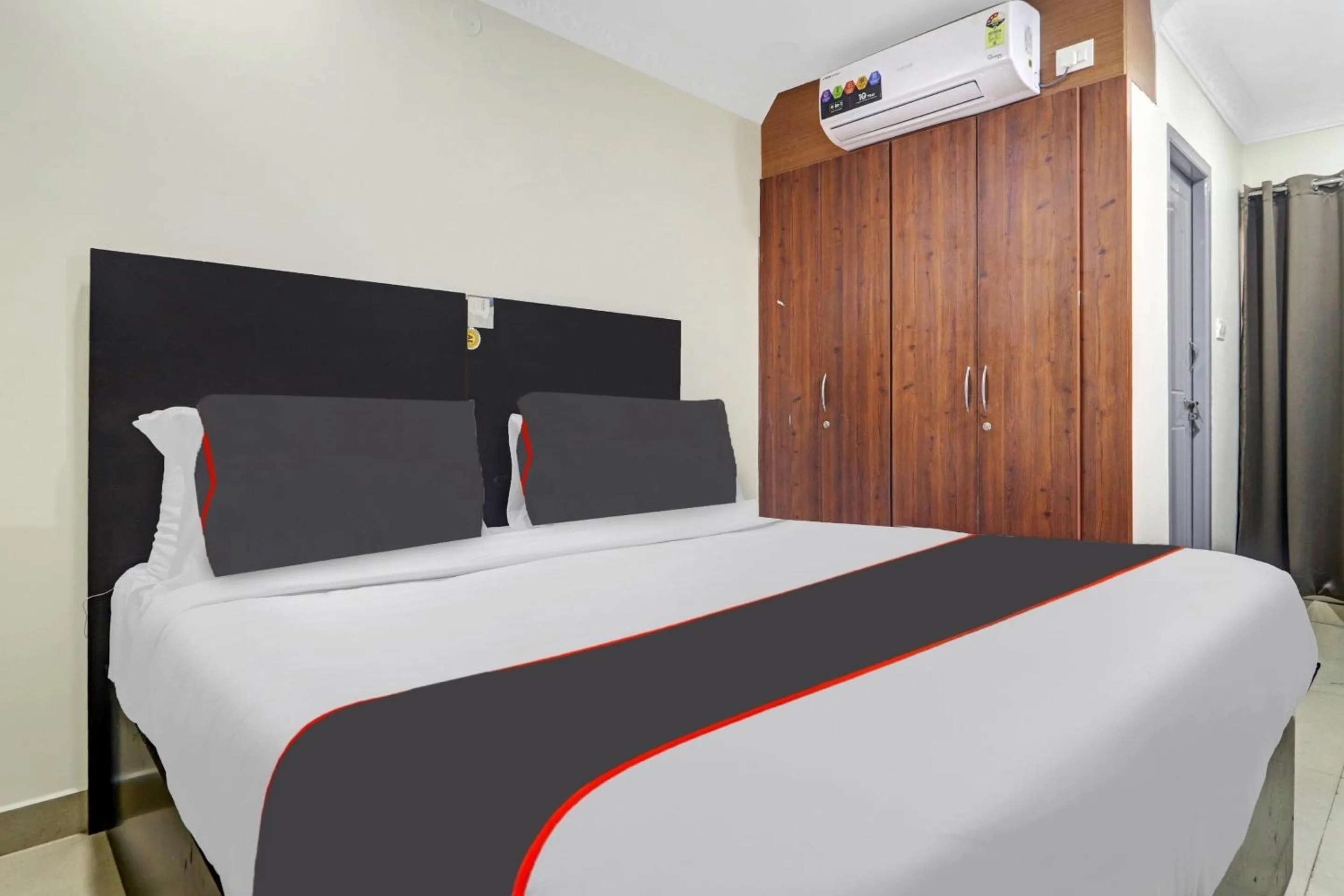 Bedroom, Bed in Super Collection O Sahasra Near Kondapur