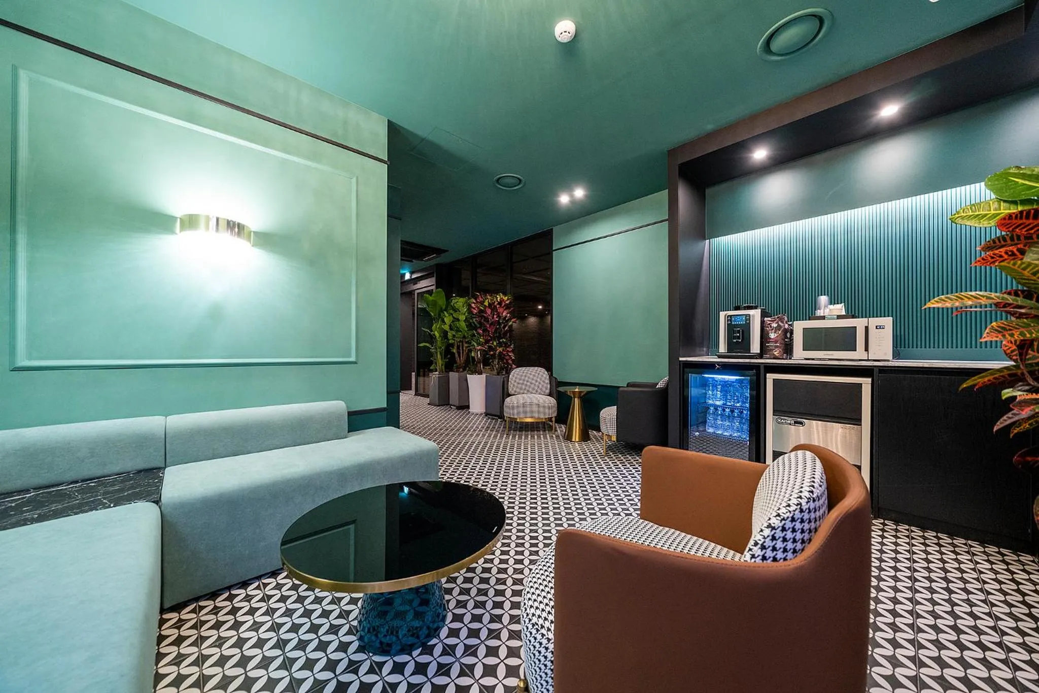 Restaurant/places to eat in Hotel Classy