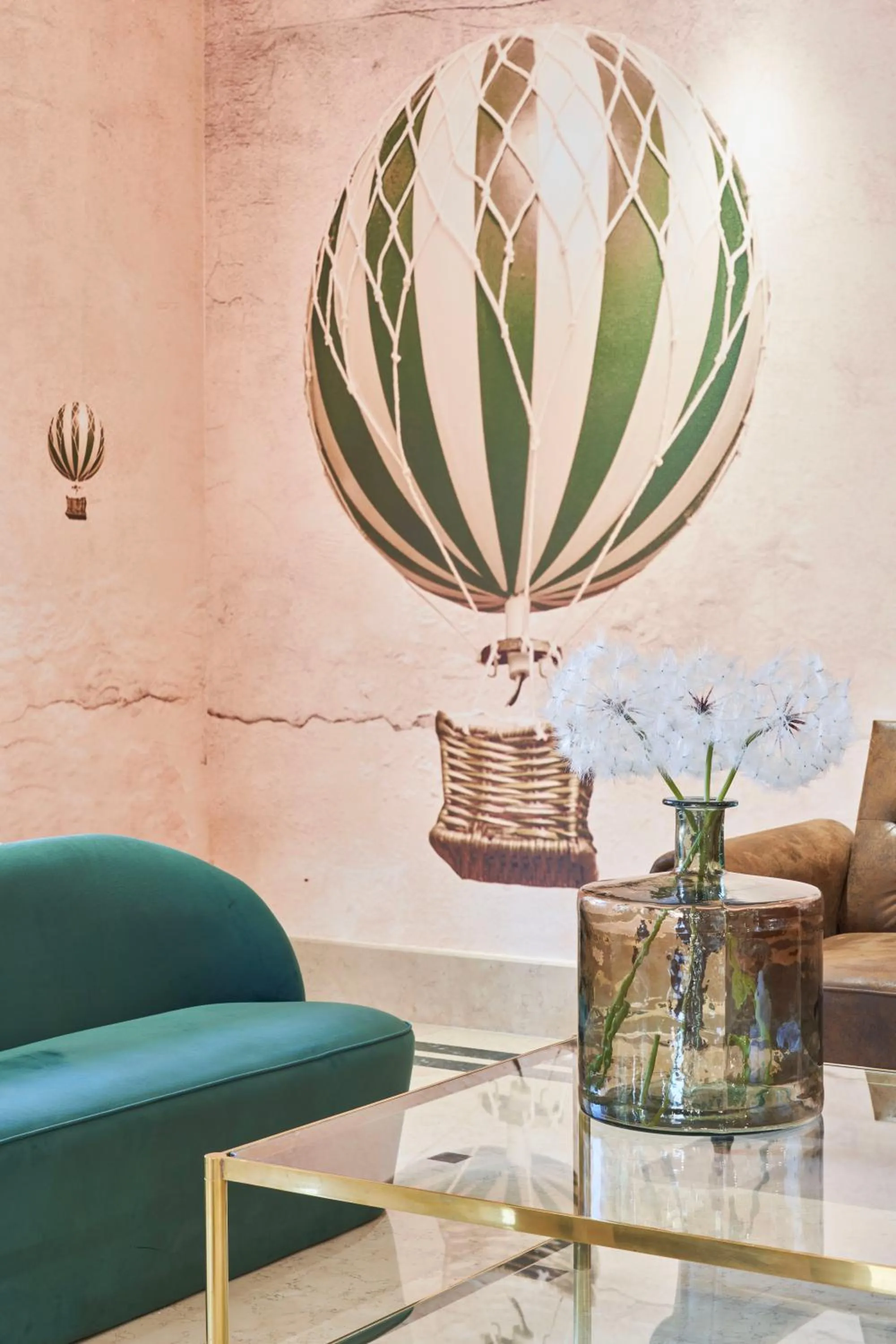 Lobby or reception in Hotel Cyrano