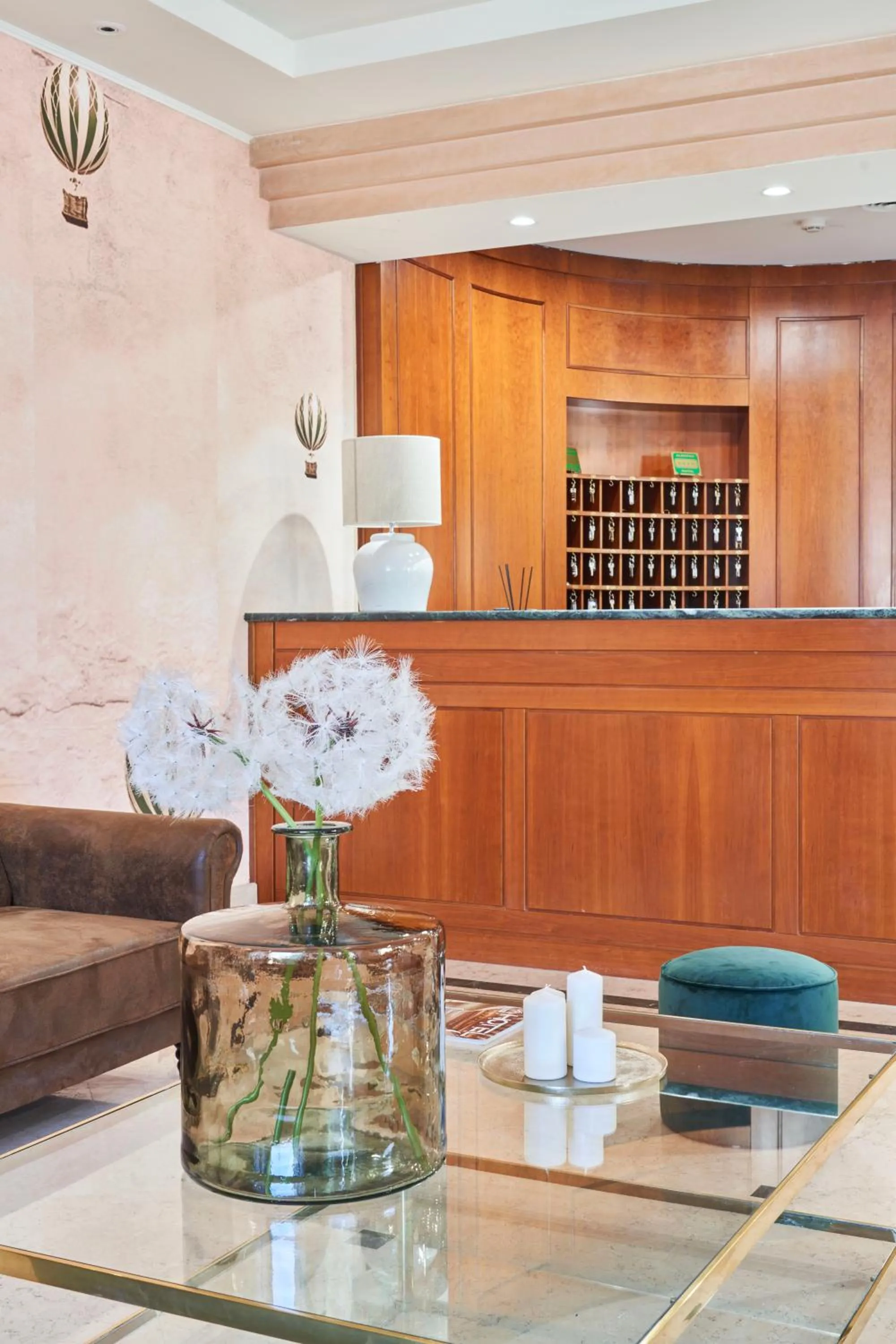 Lobby or reception in Hotel Cyrano