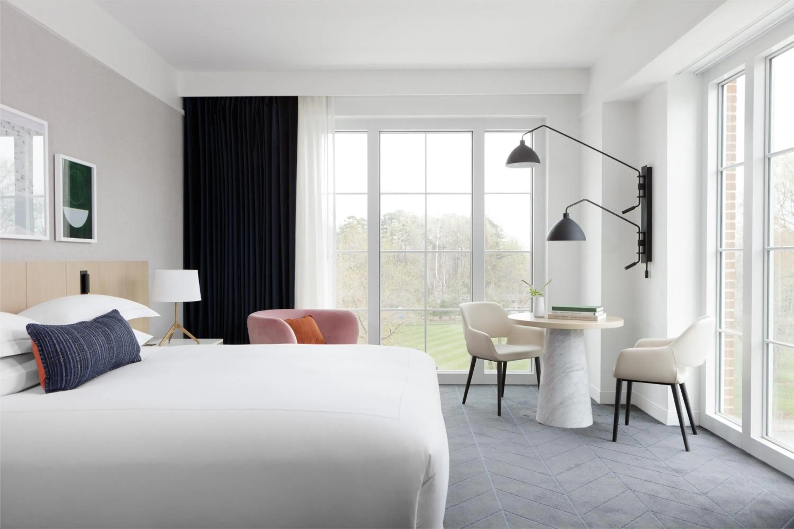 Photo of the whole room, Bed in Kimpton - The Forum Hotel by IHG