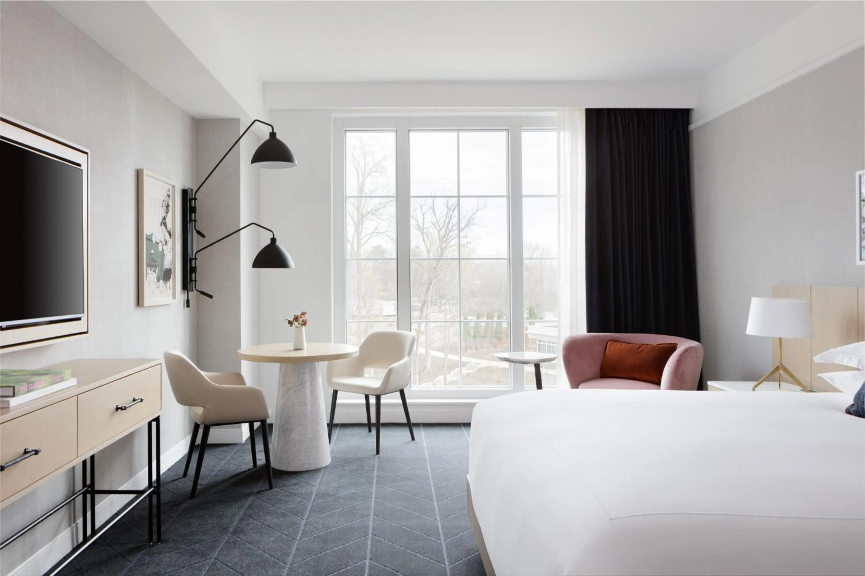 Photo of the whole room, Bed in Kimpton - The Forum Hotel by IHG