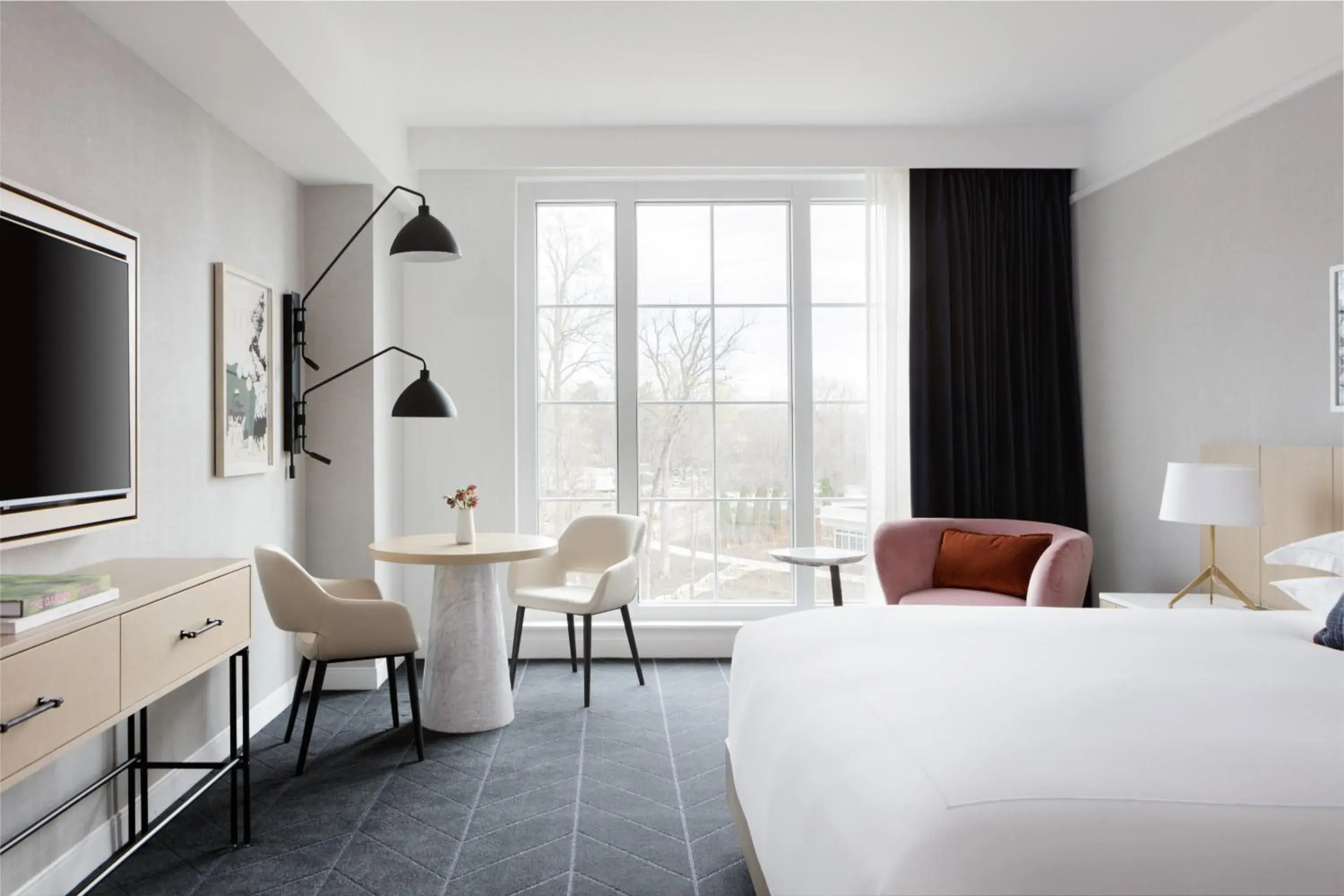 Premium King Room with Mobility Accessible Roll-In Shower in Kimpton - The Forum Hotel by IHG Premium King Room with Mobility Accessible Roll-In Shower in Kimpton - The Forum Hotel by IHG