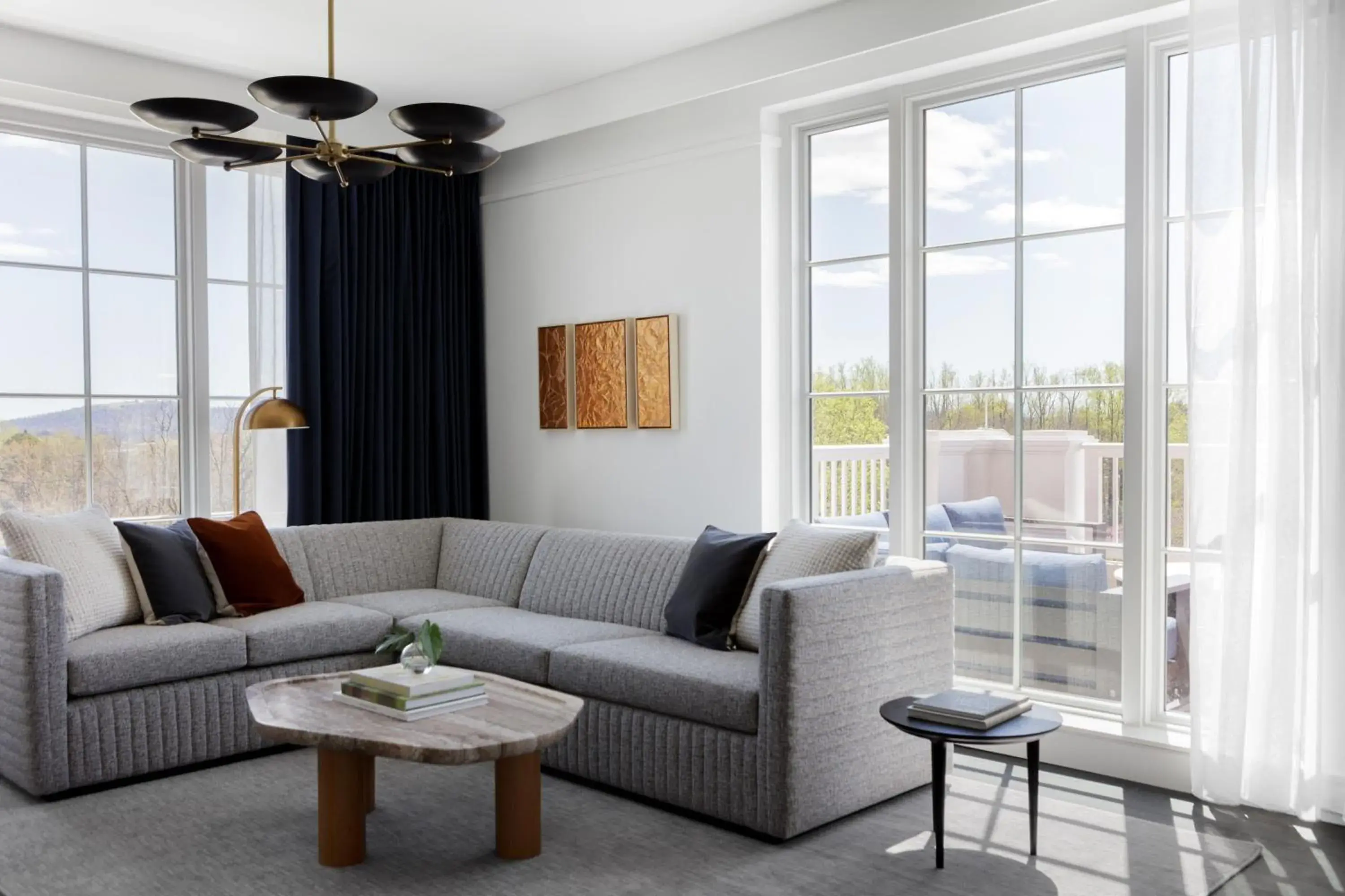 One-Bedroom Suite with Dining Area and Terrace in Kimpton - The Forum Hotel by IHG One-Bedroom Suite with Dining Area and Terrace in Kimpton - The Forum Hotel by IHG