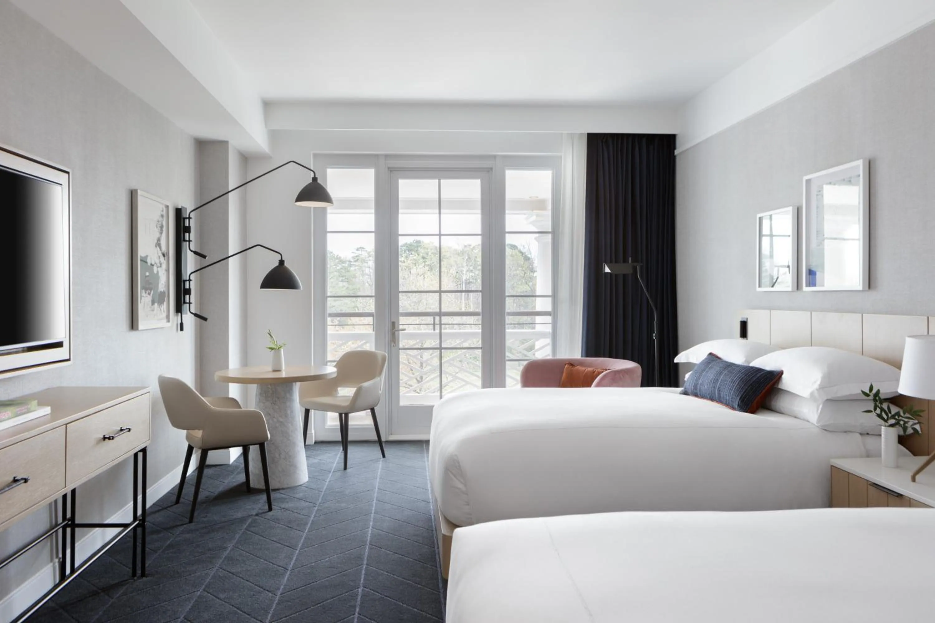 Photo of the whole room, Bed in Kimpton - The Forum Hotel by IHG
