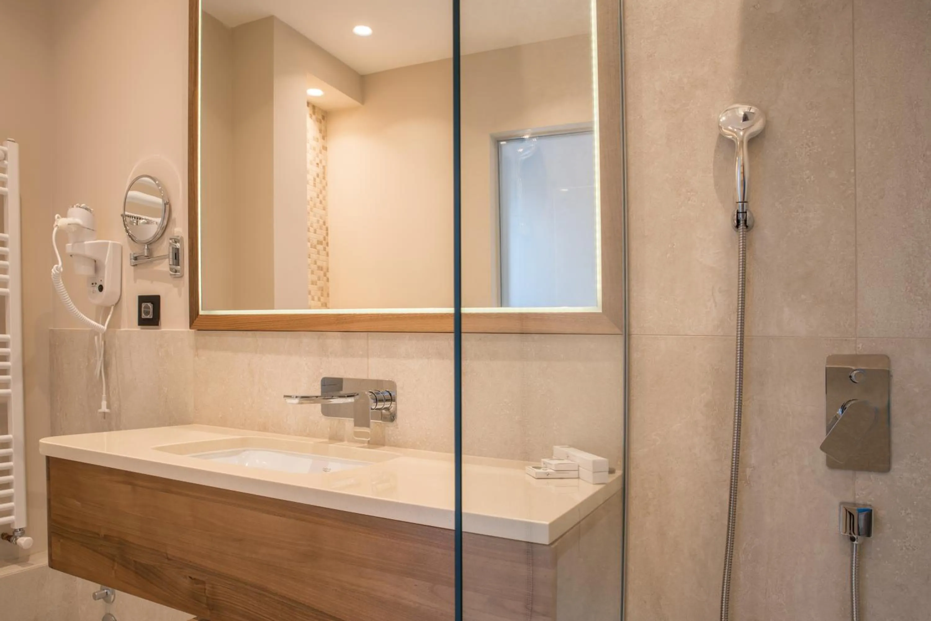 Shower in Emilia Lux Rooms