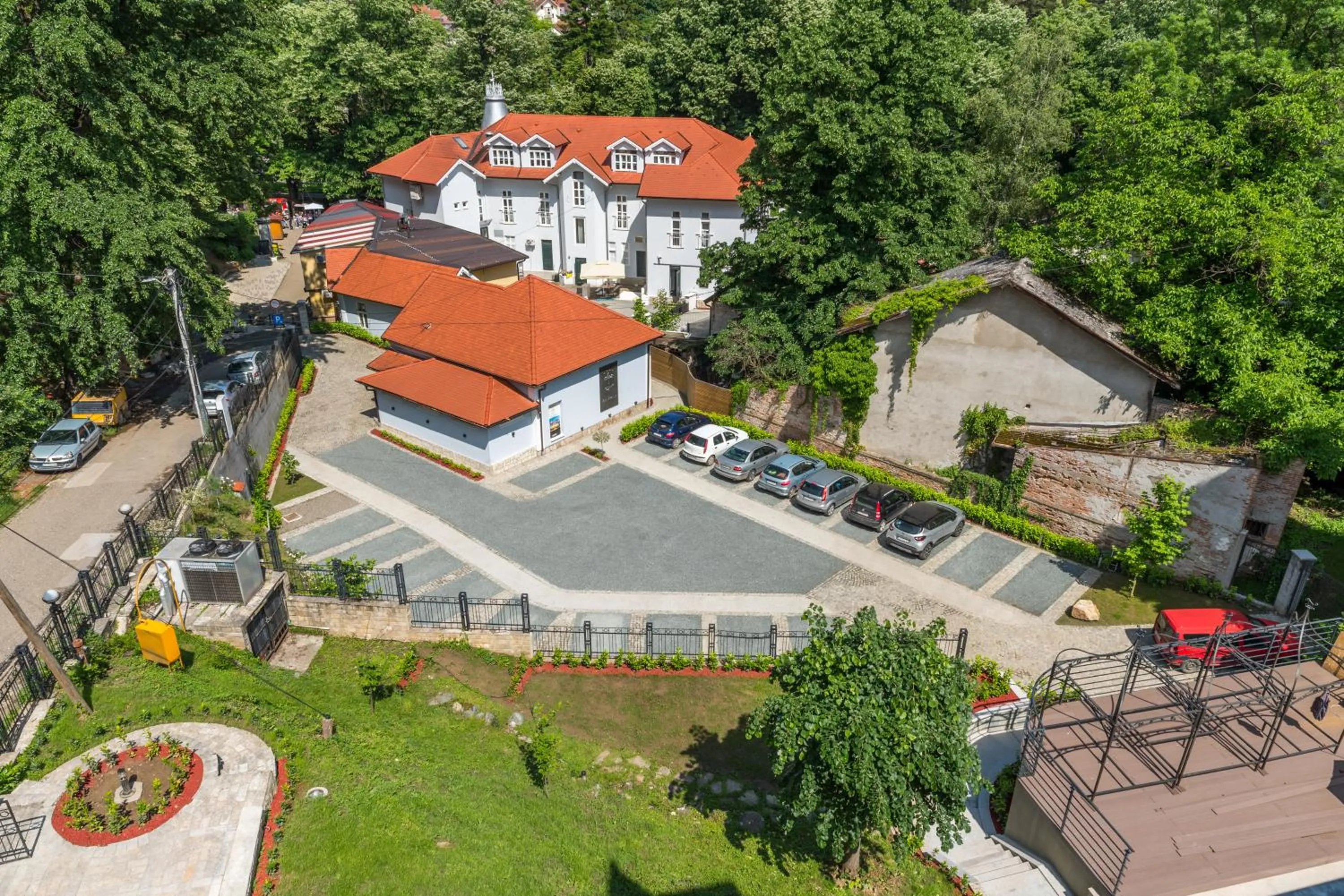 Day in Emilia Lux Rooms