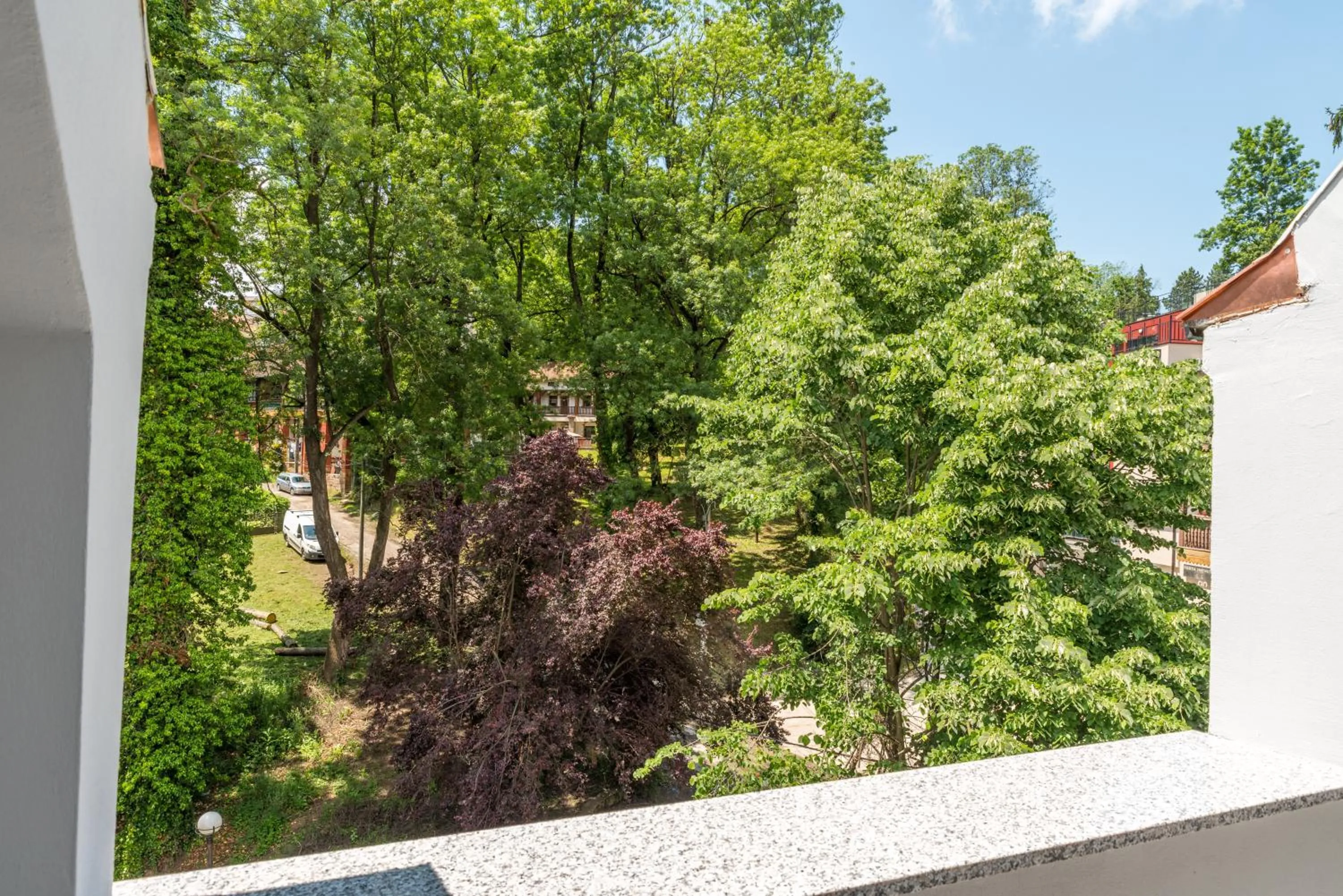 Day in Emilia Lux Rooms