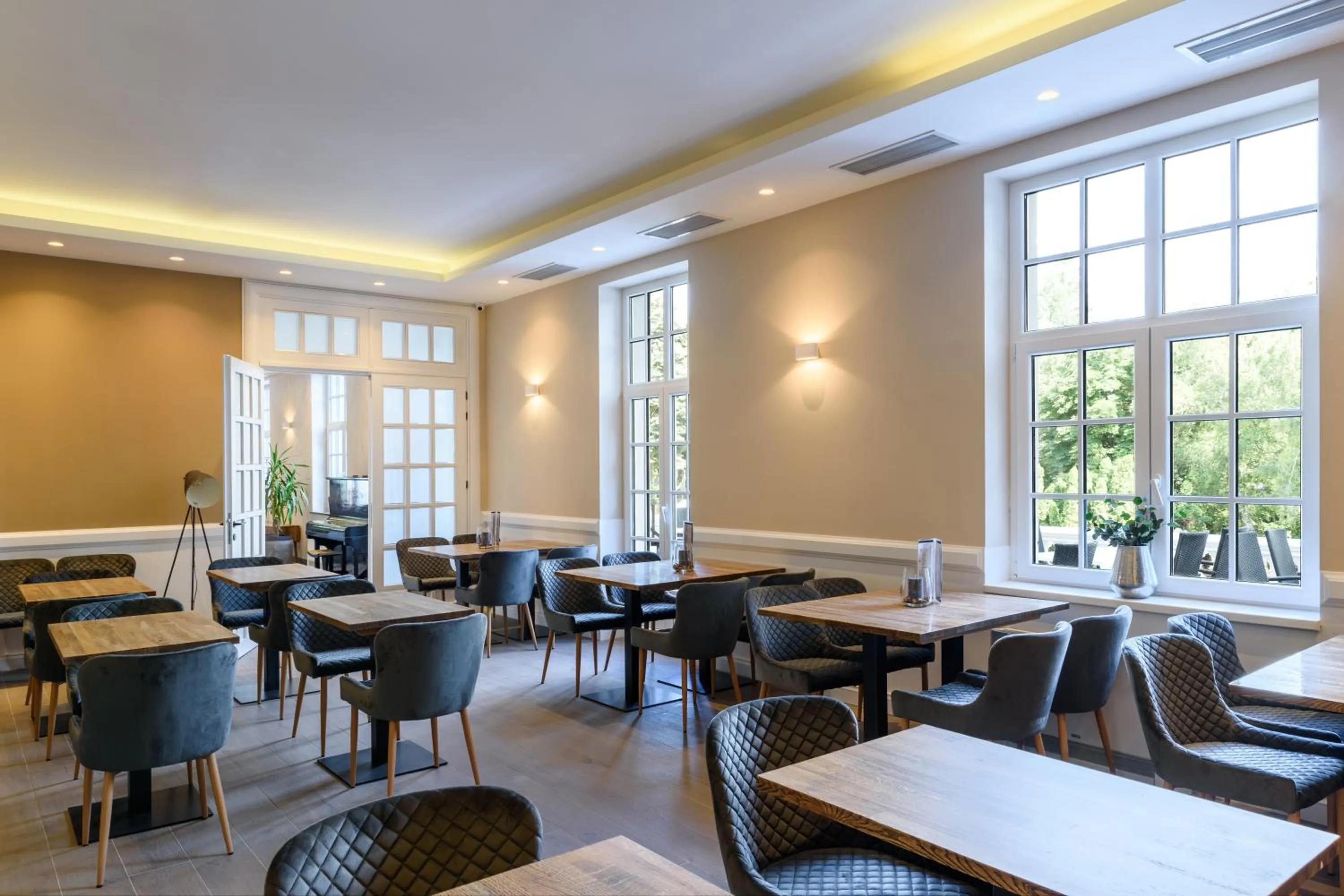 Banquet/Function facilities in Emilia Lux Rooms