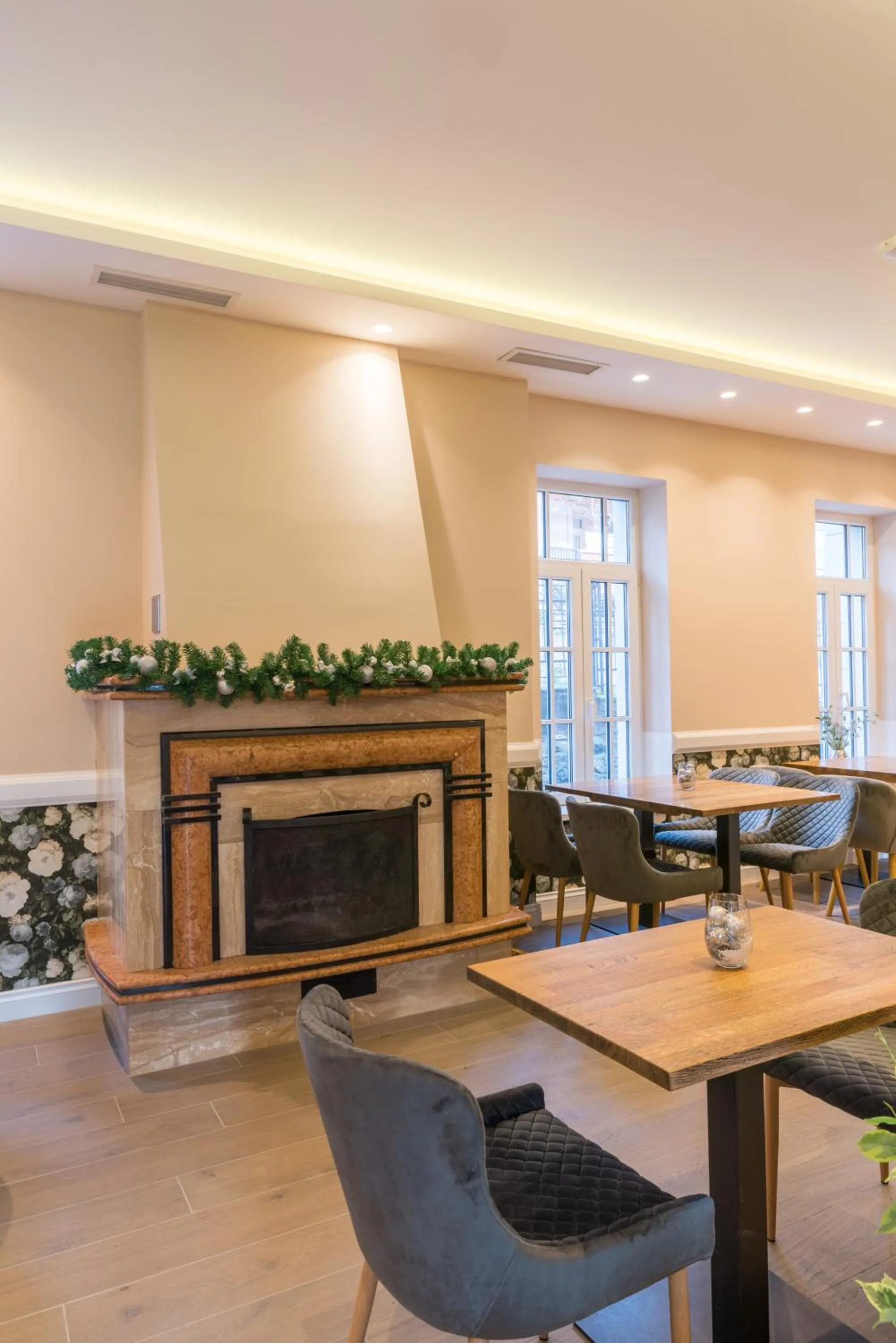 flat iron in Emilia Lux Rooms