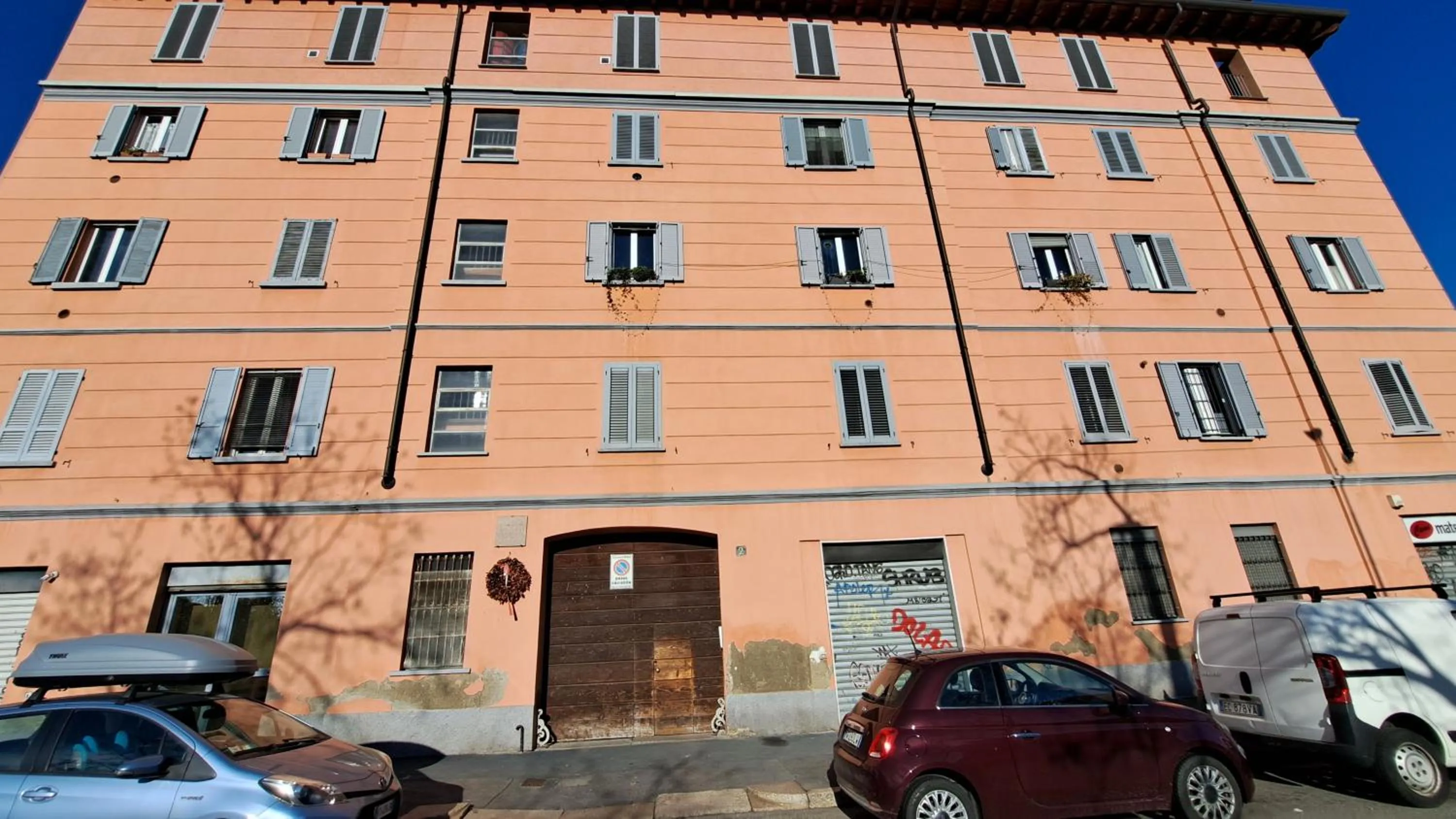 Property building in Gorla Skyline - Top Floor Apartment