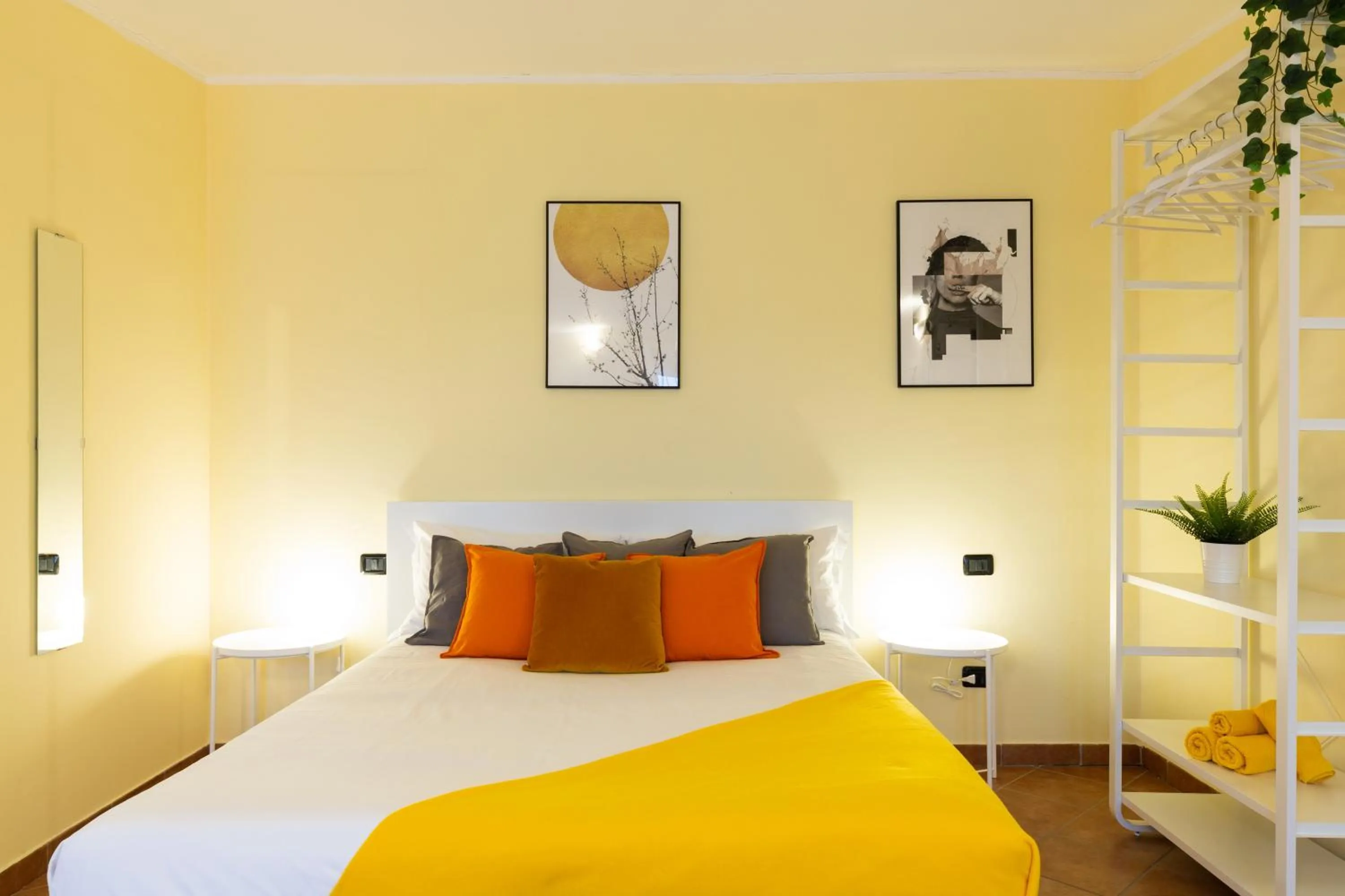 Bed in Gorla Skyline - Top Floor Apartment