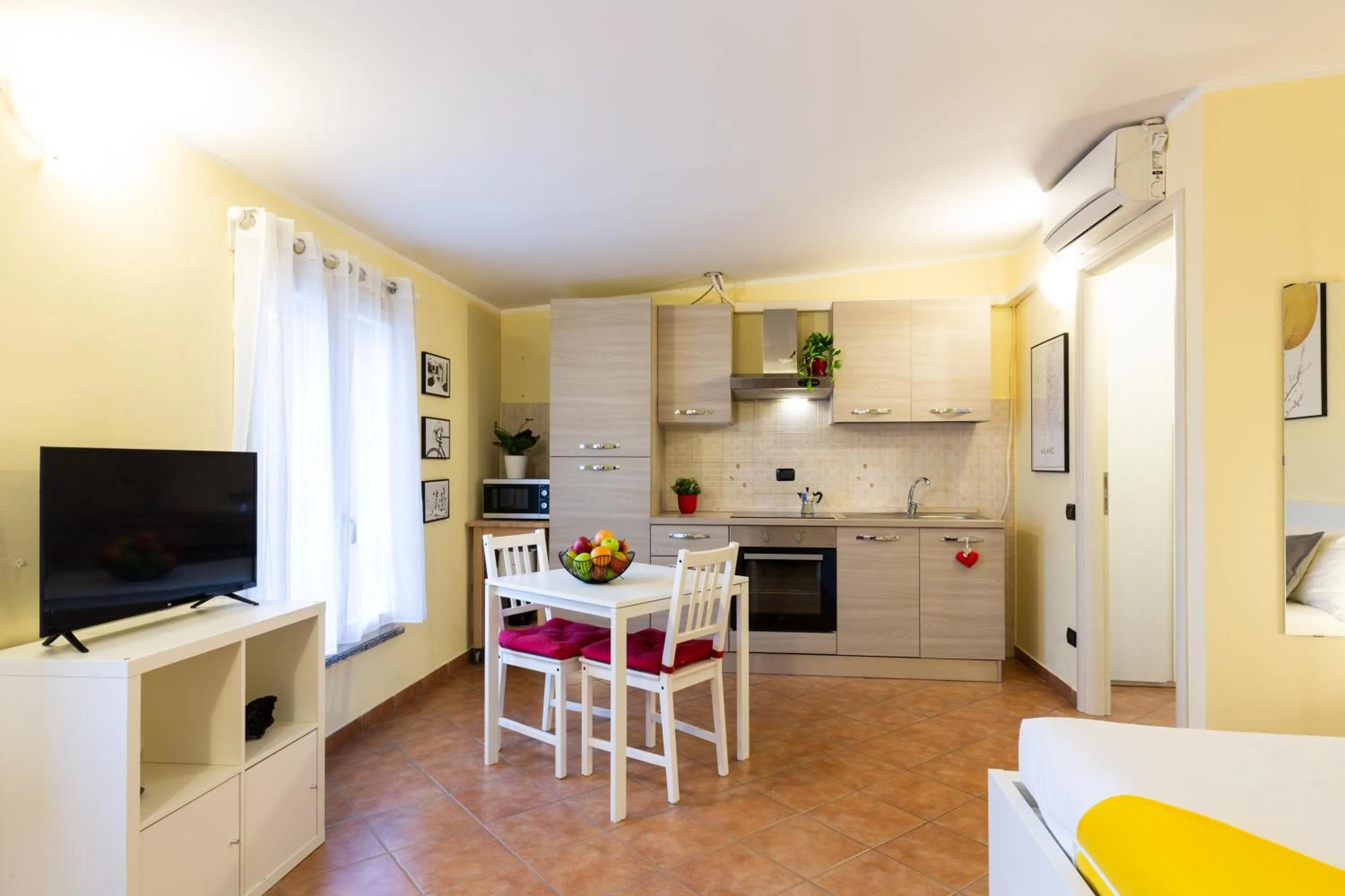 TV and multimedia in Gorla Skyline - Top Floor Apartment