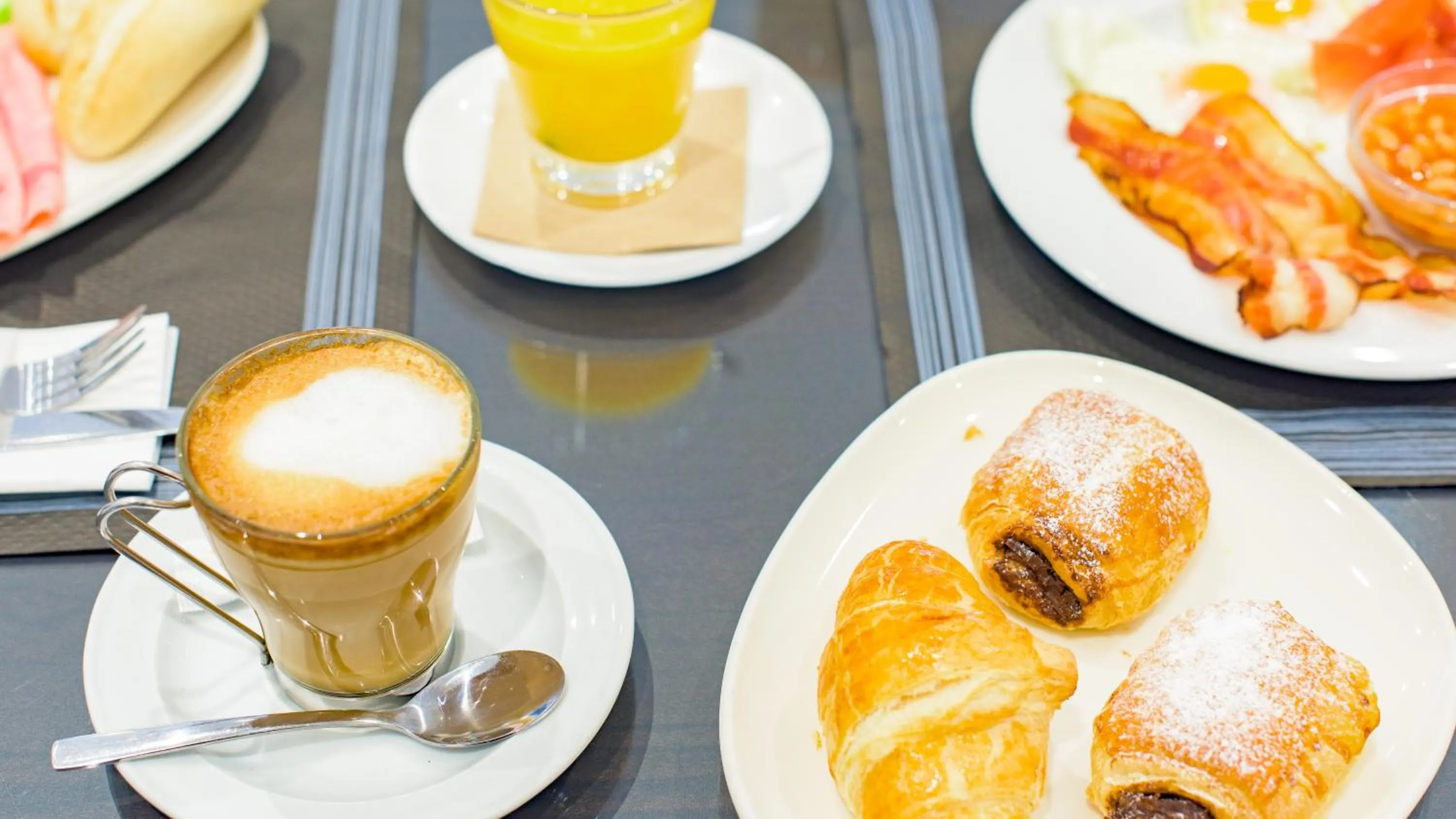 Restaurant/places to eat in Hotel Eden Mar