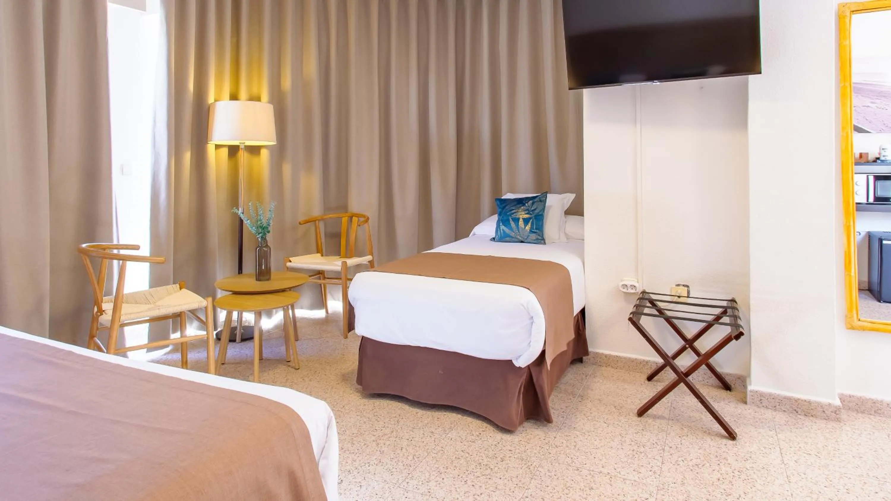 TV and multimedia, Bed in Hotel Eden Mar