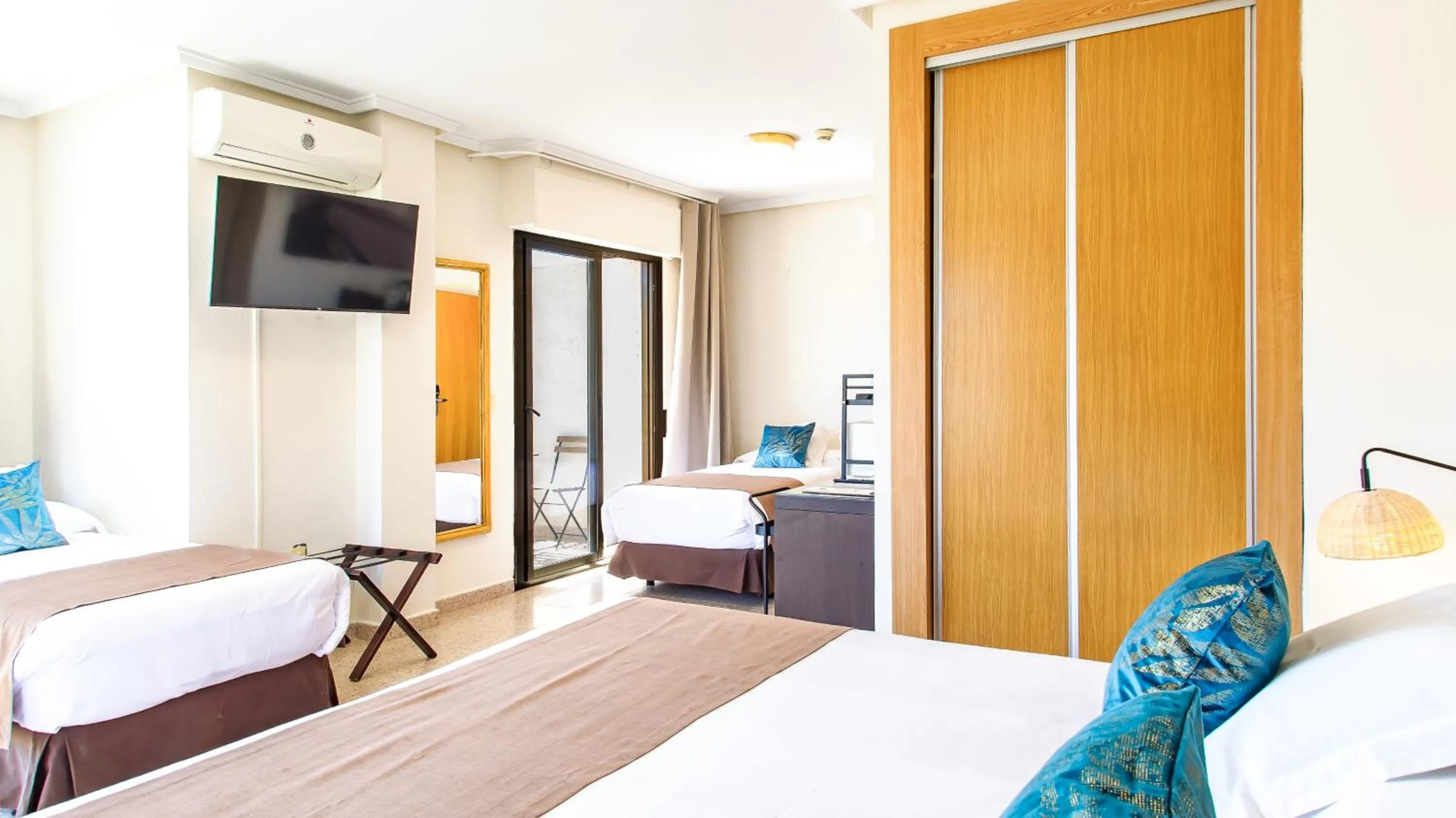 Photo of the whole room, Bed in Hotel Eden Mar