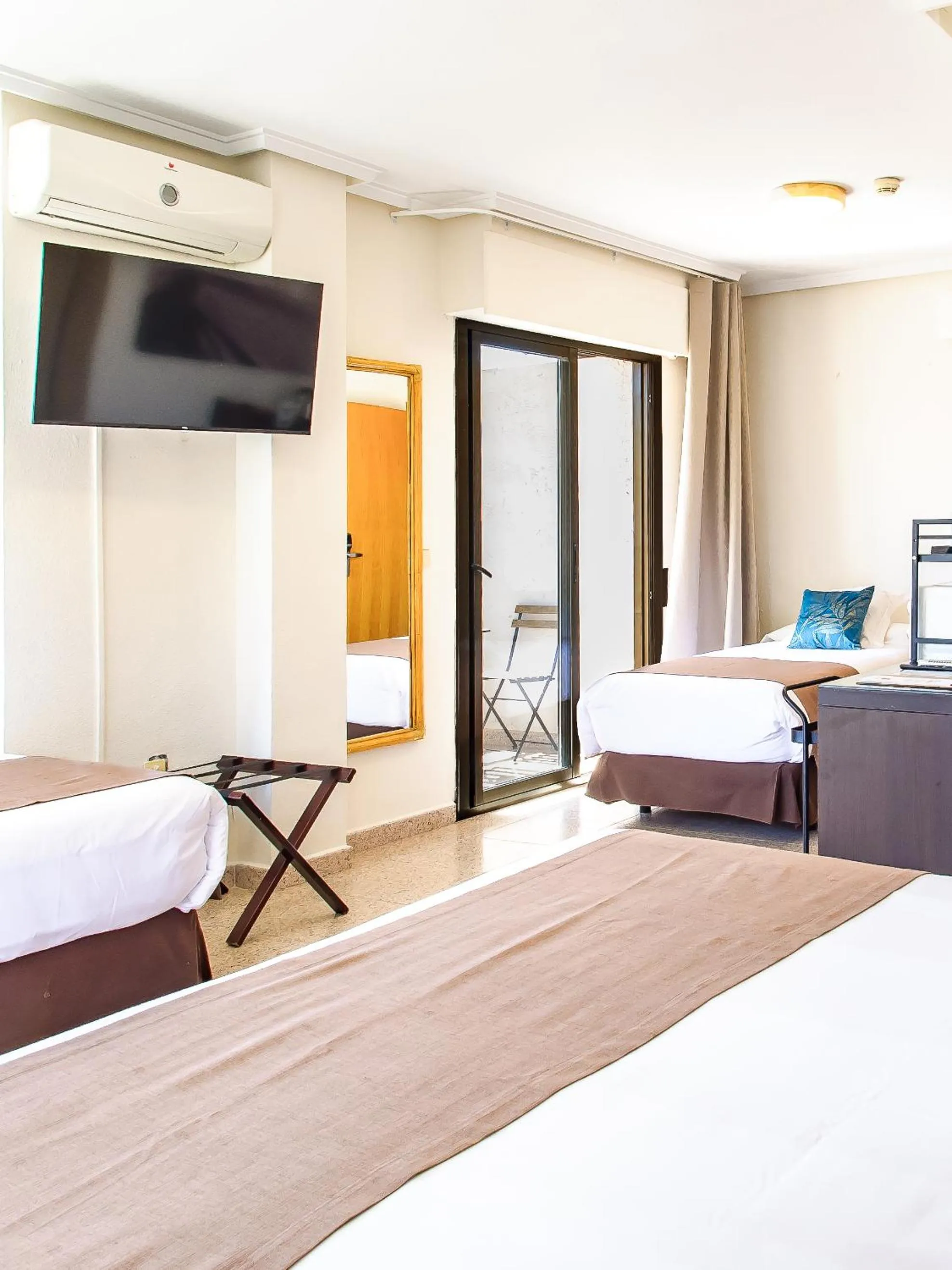 Bed in Hotel Eden Mar