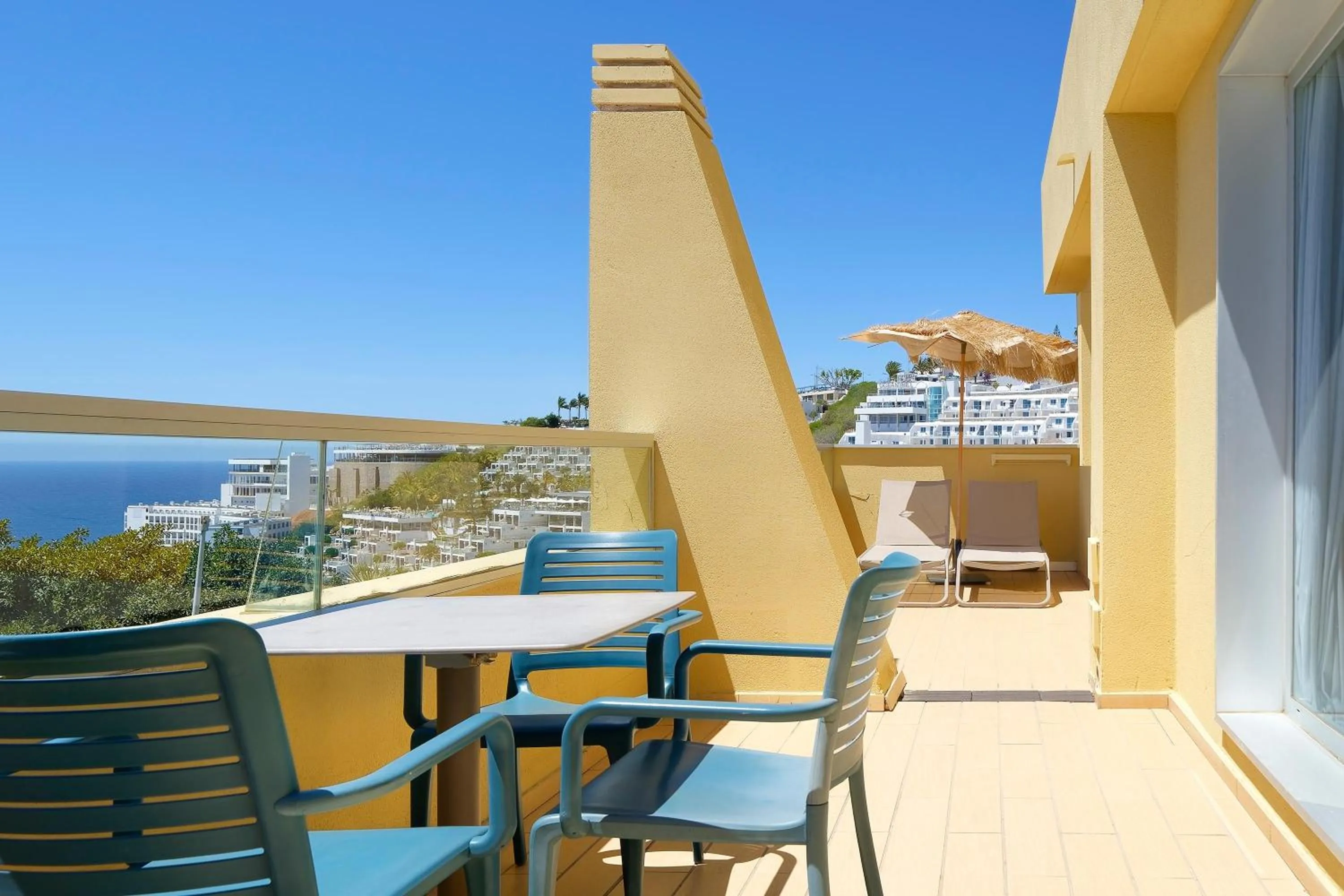 Photo of the whole room in Servatur Riosol