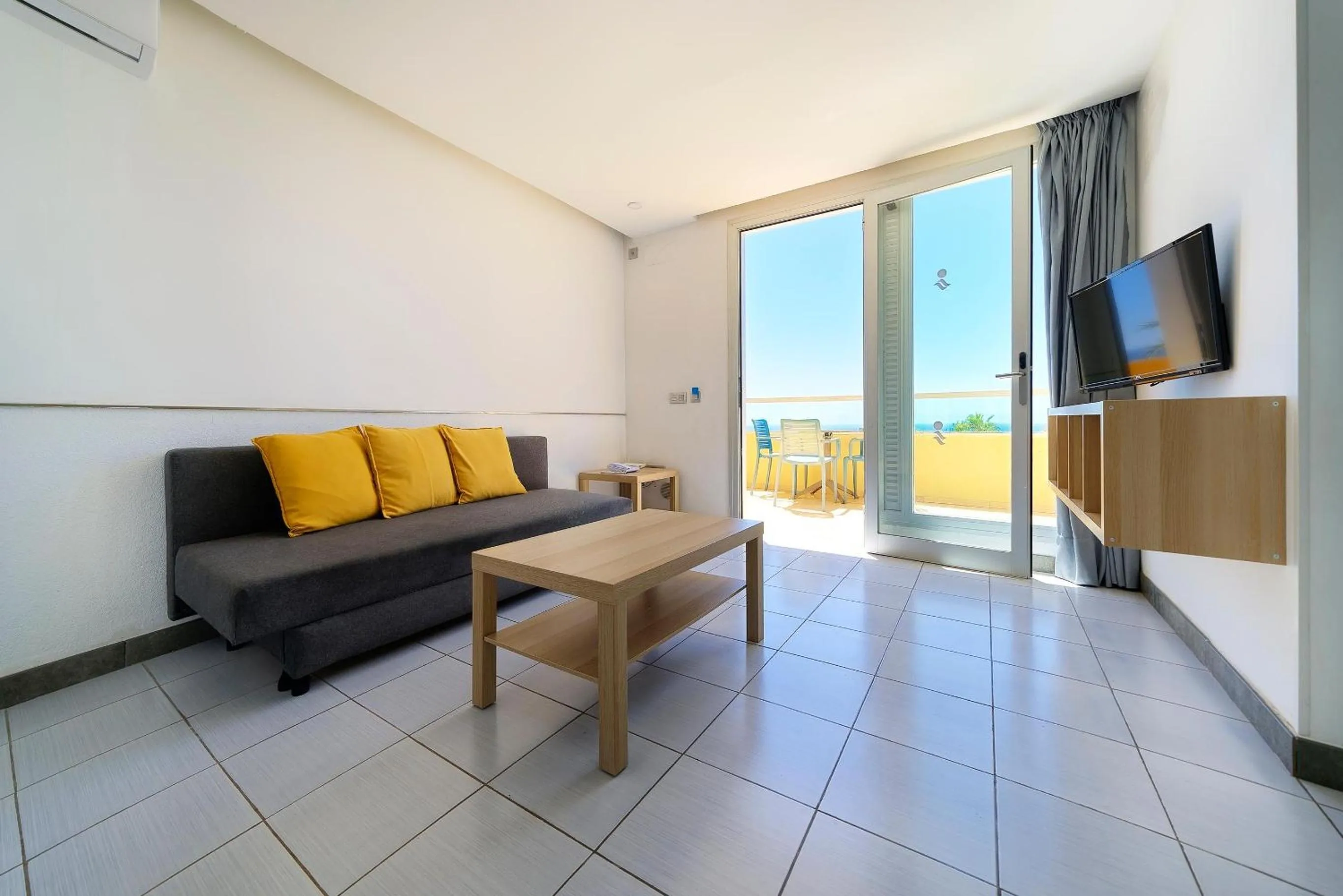 Photo of the whole room in Servatur Riosol