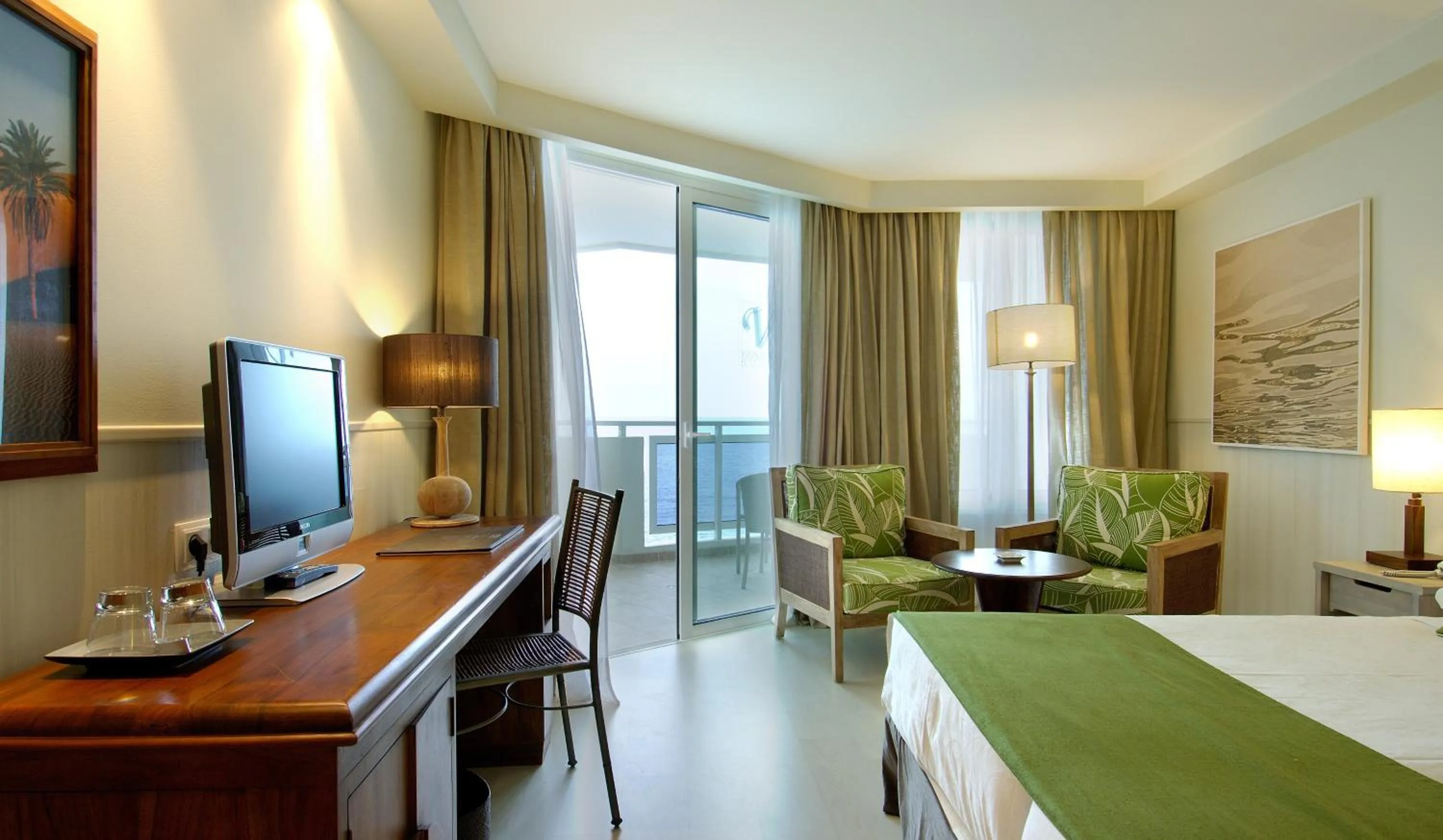 Photo of the whole room in Hotel Tenerife Golf & Seaview