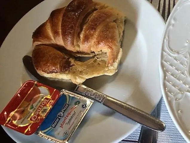 Food and drinks in Hostal Mont Royal