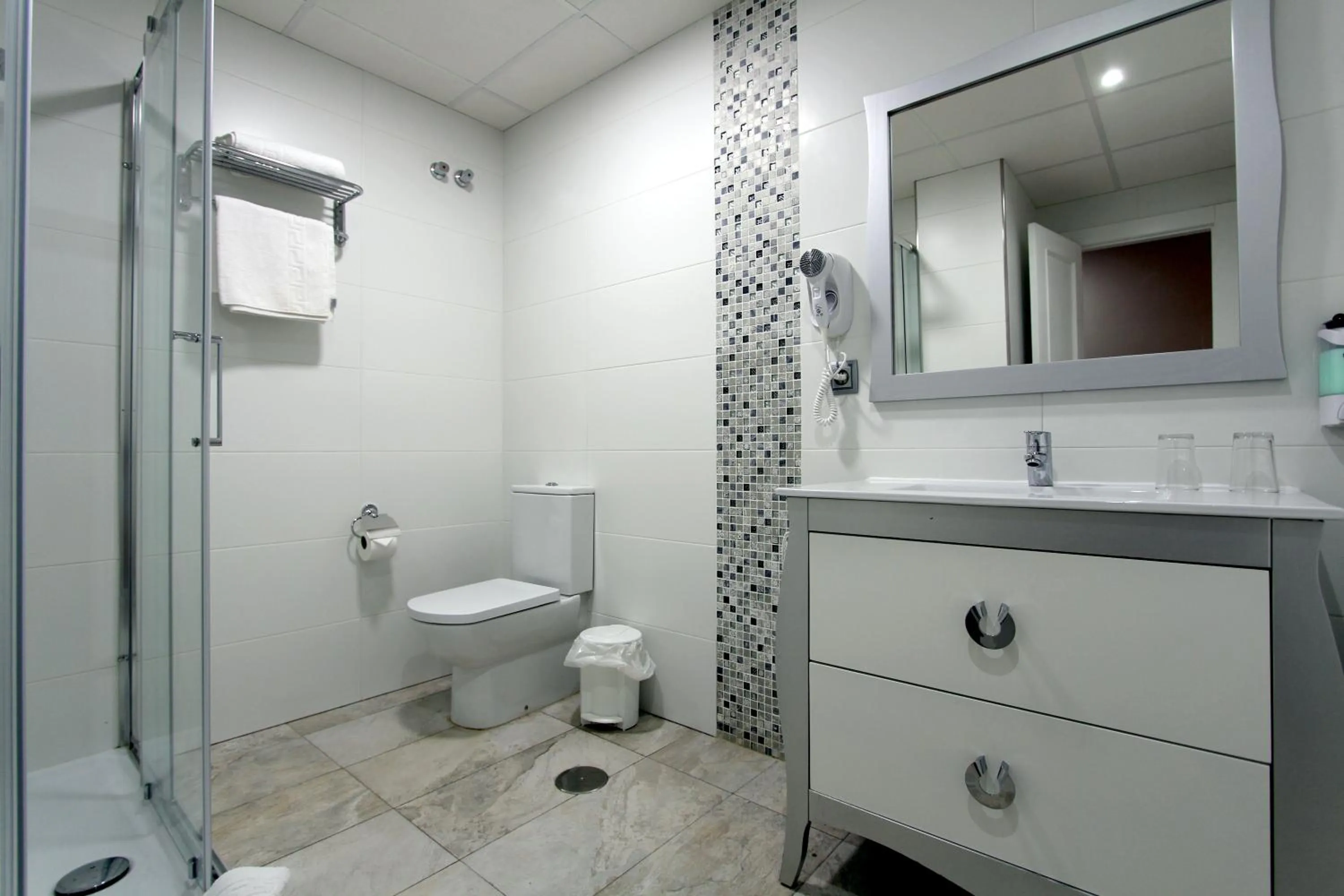 Shower in Hostal Mont Royal