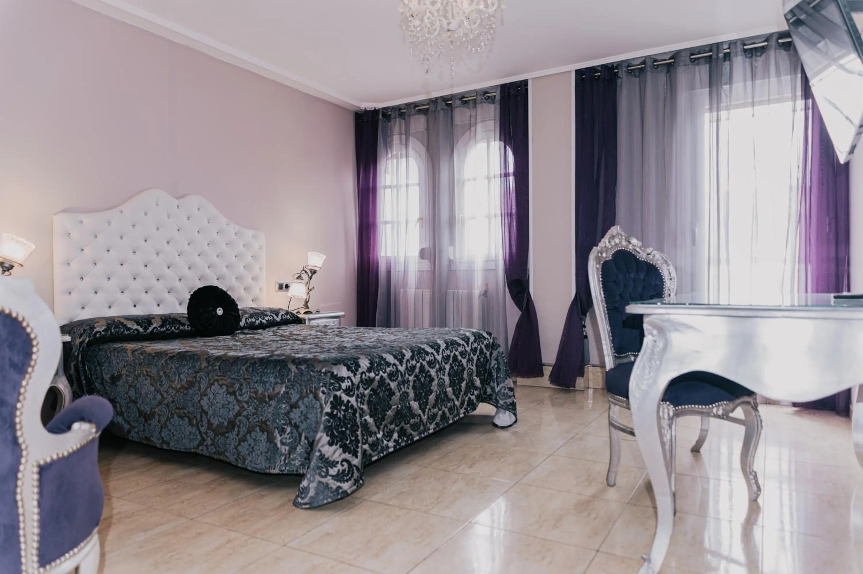 Bed in Hostal Mont Royal