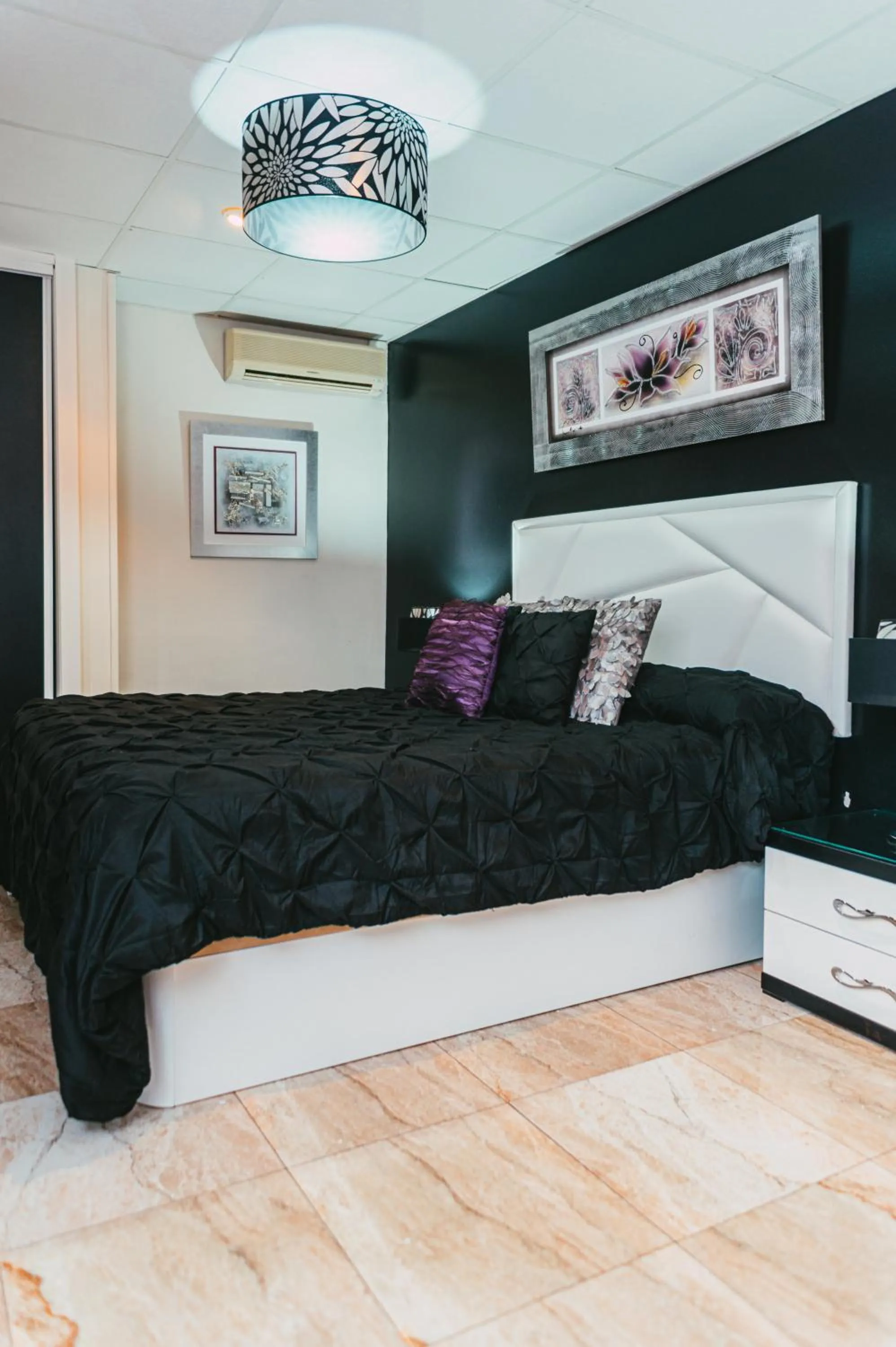 Bed in Hostal Mont Royal