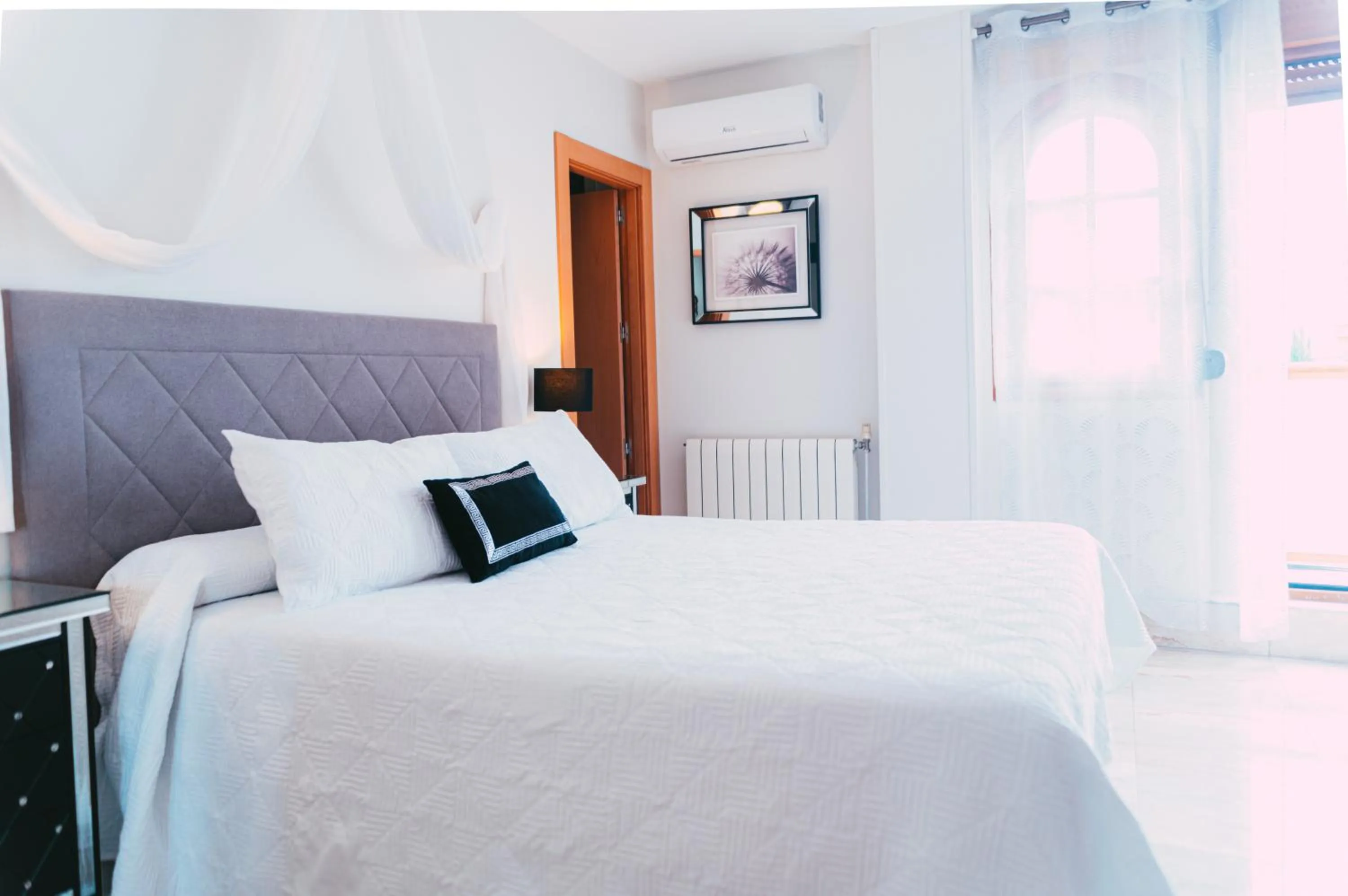 Bed in Hostal Mont Royal