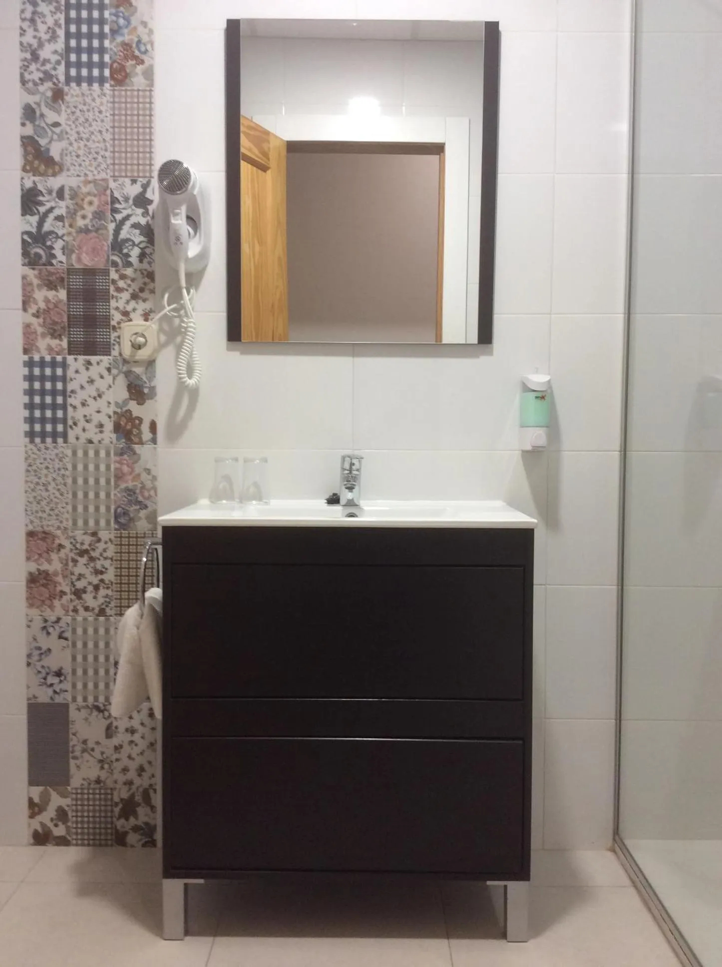 Bathroom in Hostal Mont Royal