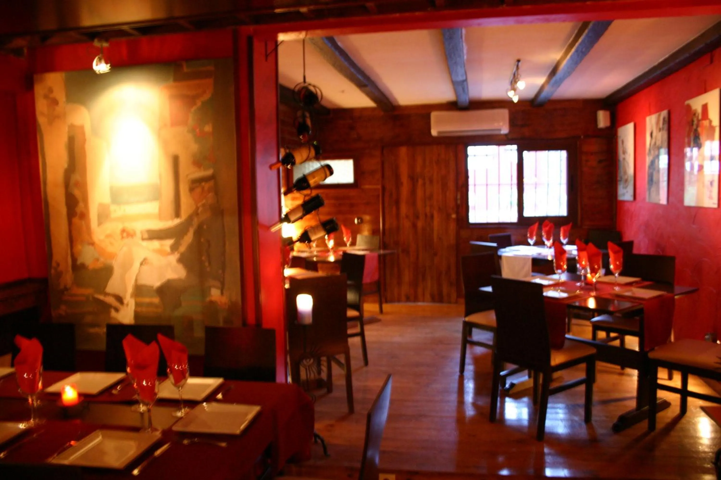 Restaurant/places to eat in Hostal Mont Royal