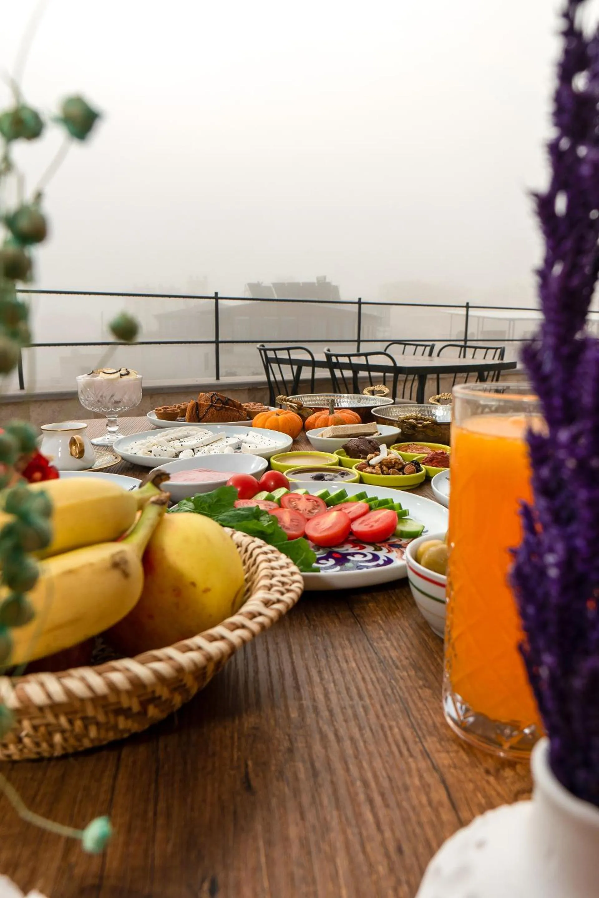 Food and drinks in Serene Premium Stone House