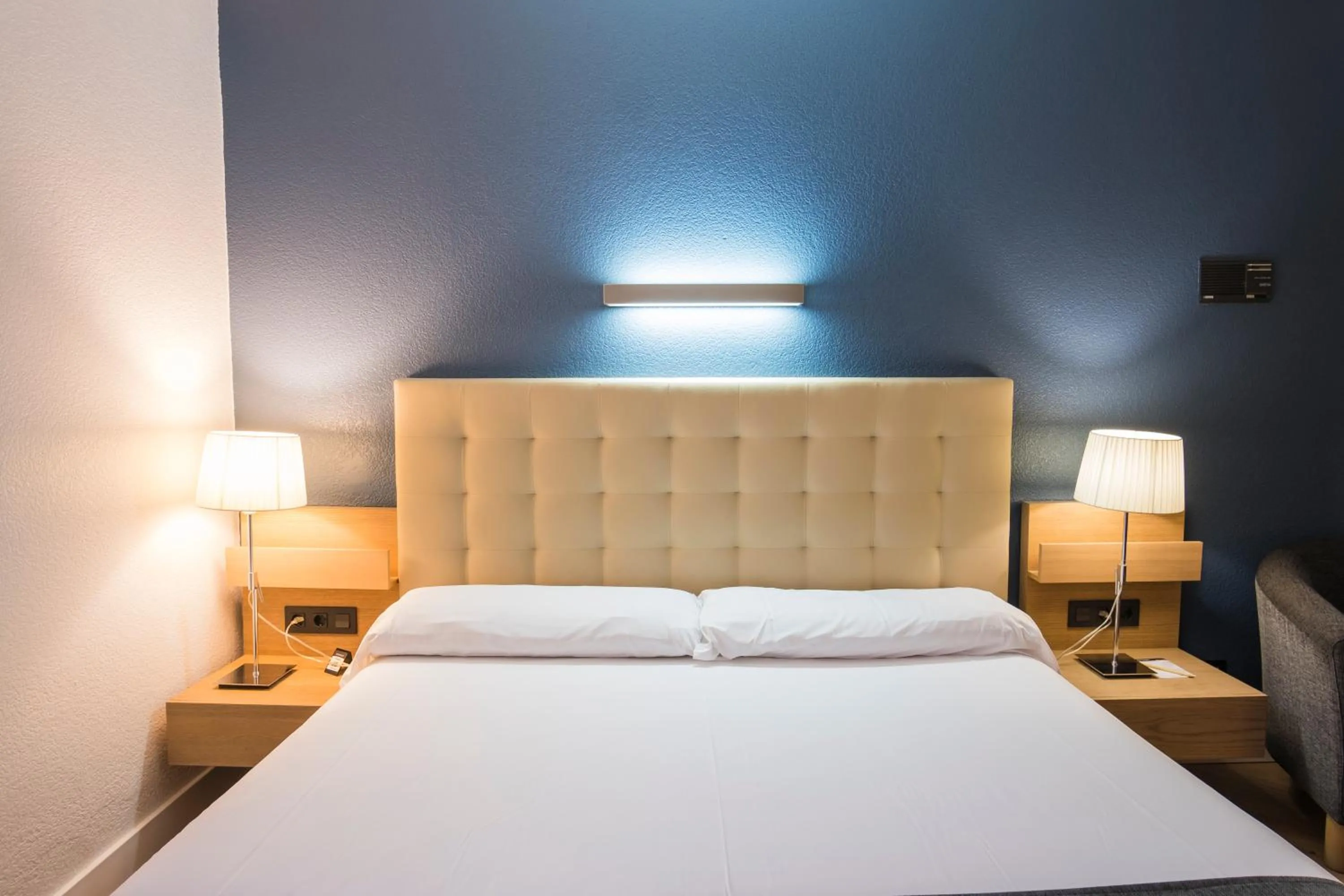 Bedroom, Bed in Alda Don Carlos