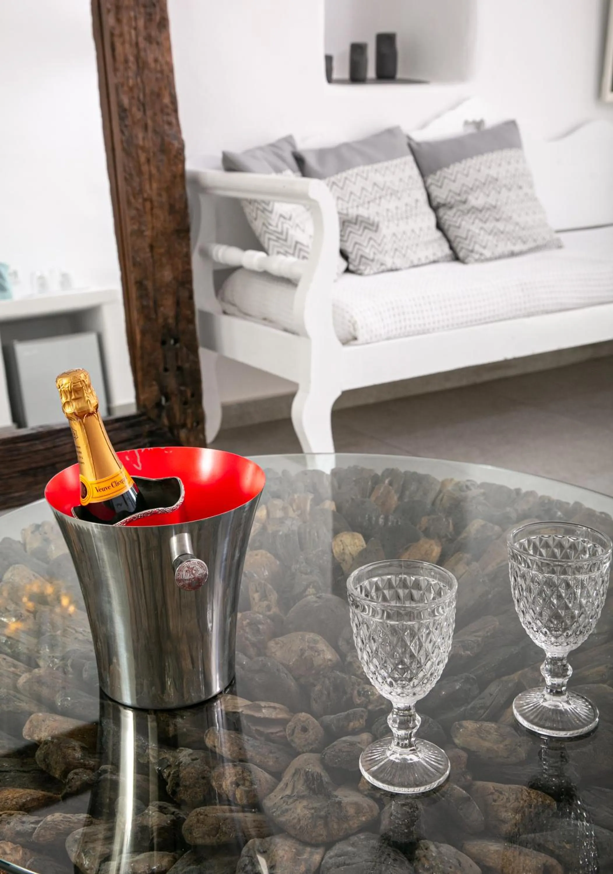 Decorative detail in Vogue Suites