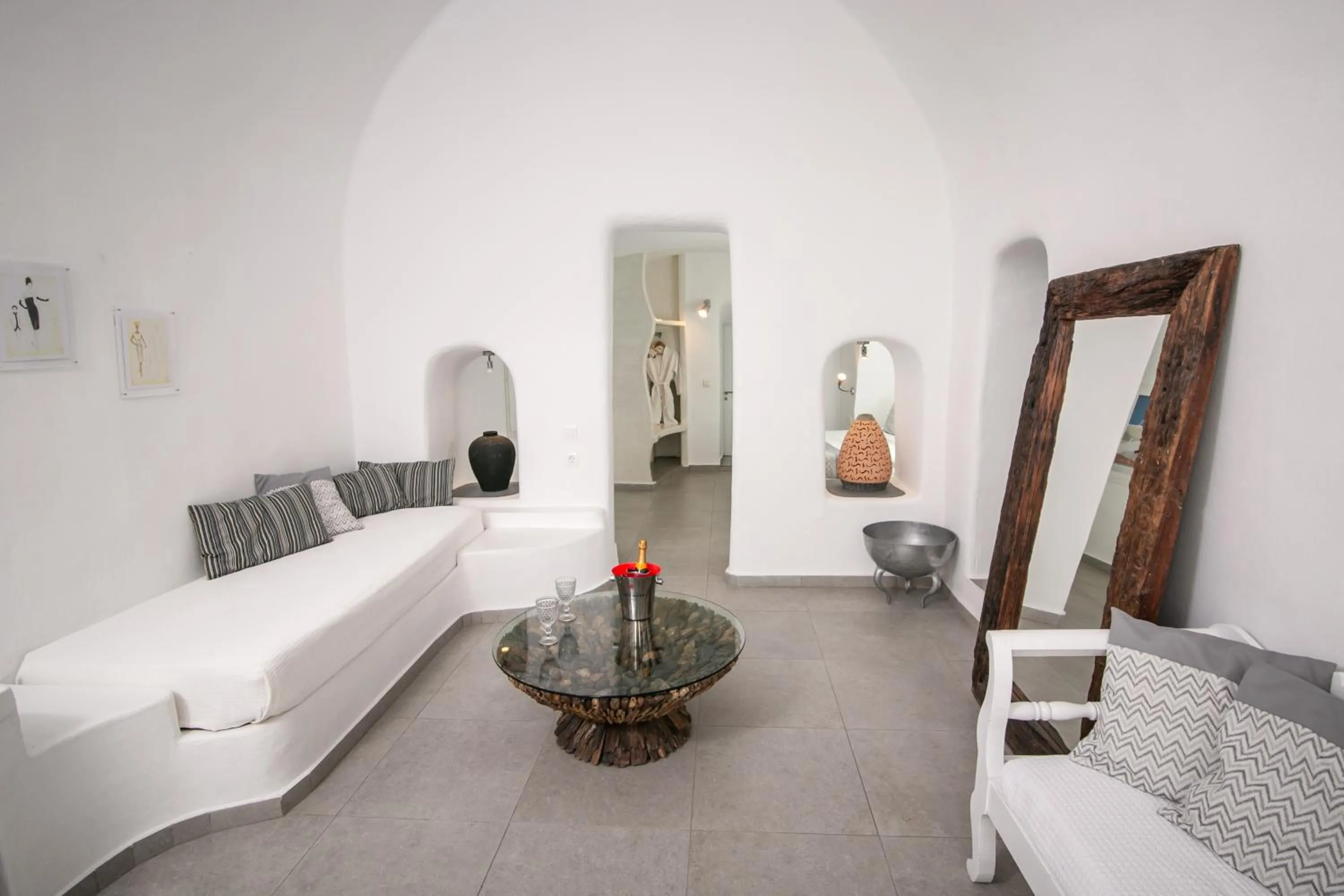 Living room, Bed in Vogue Suites