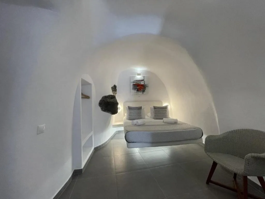 Bedroom, Bed in Vogue Suites