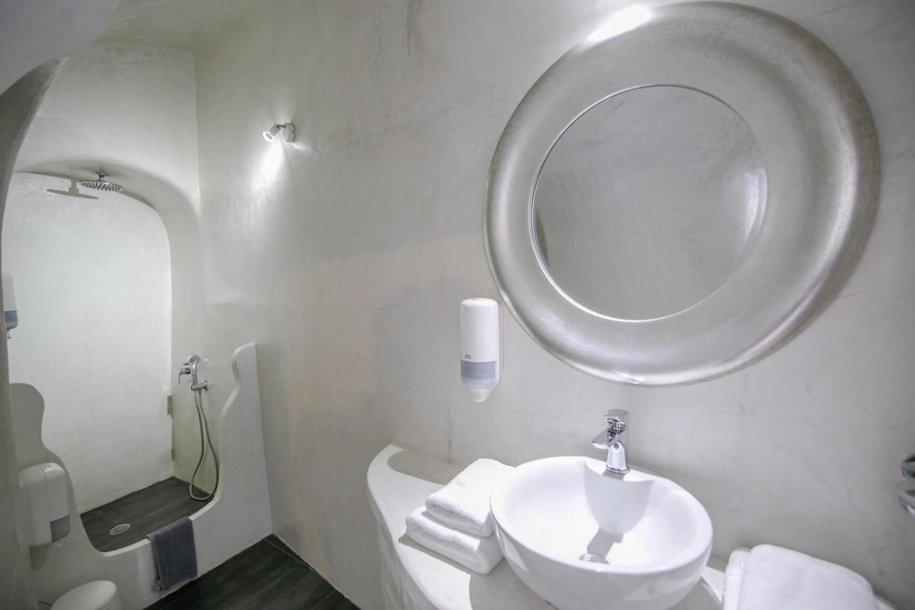 Shower in Vogue Suites