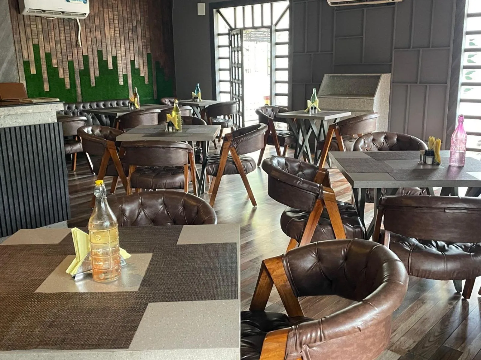 Restaurant/places to eat in Hotel Tourist Inn By Sagar