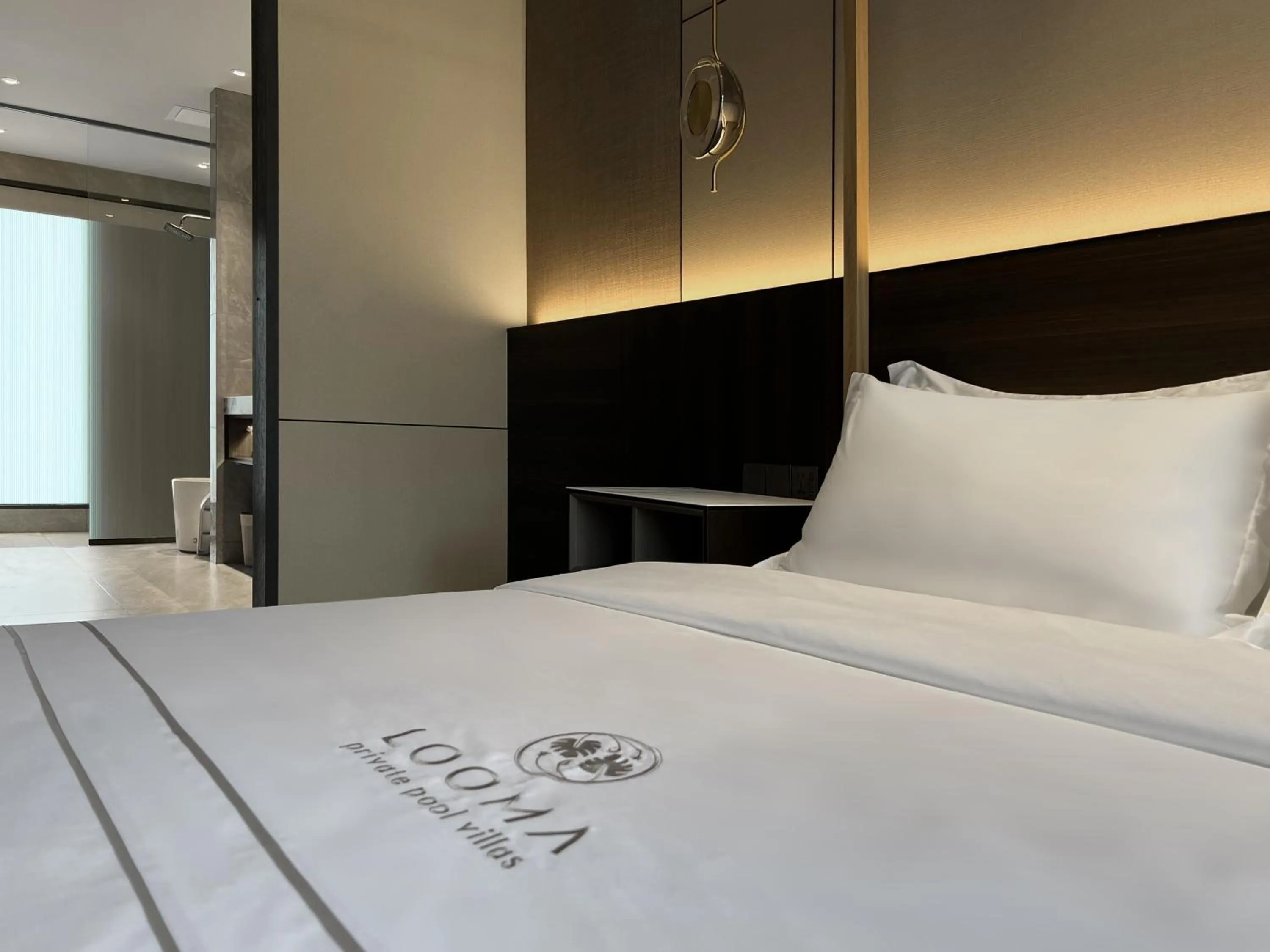 Bed in Looma Private Pool Villas