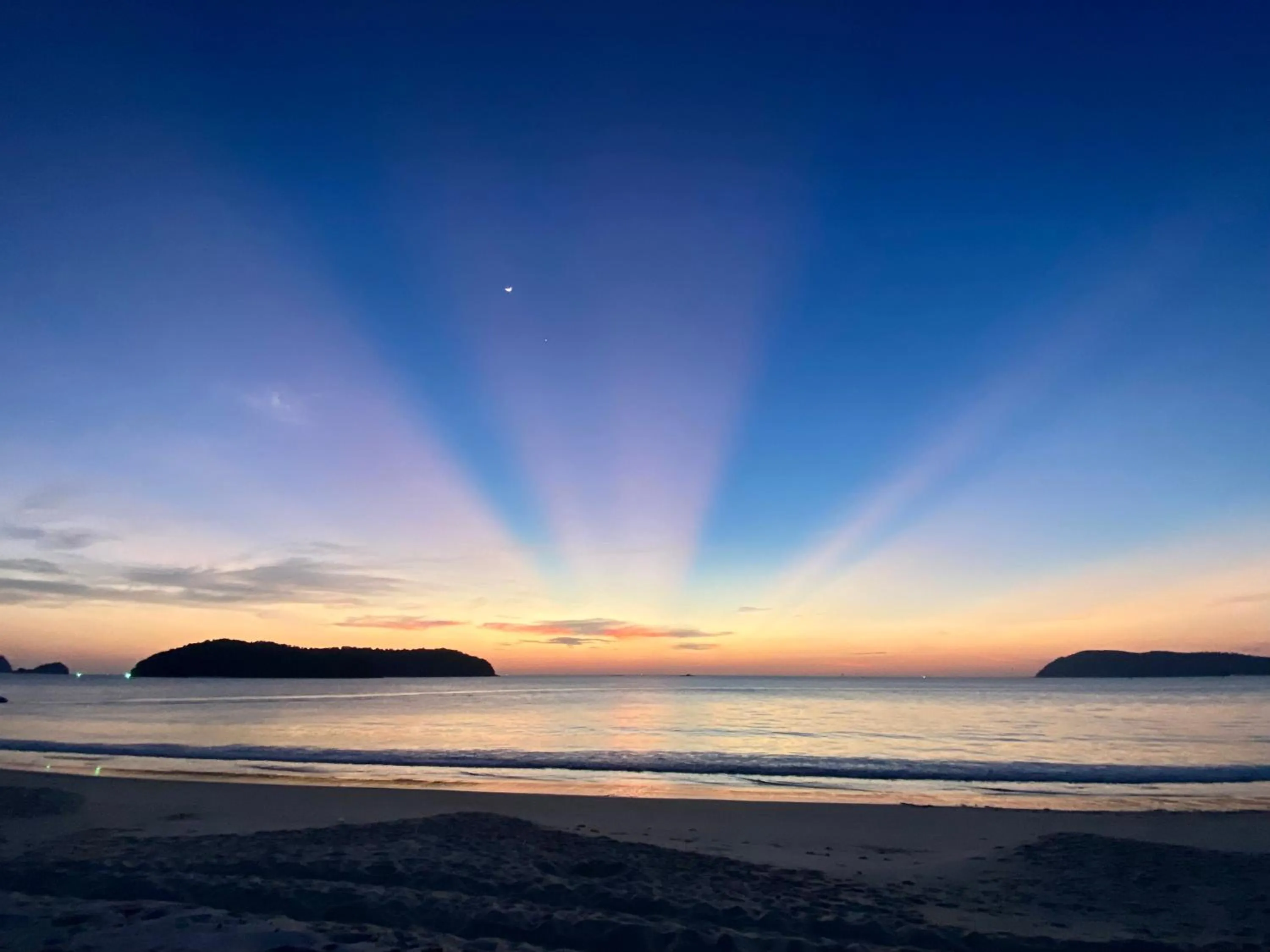 Sunset in Looma Private Pool Villas