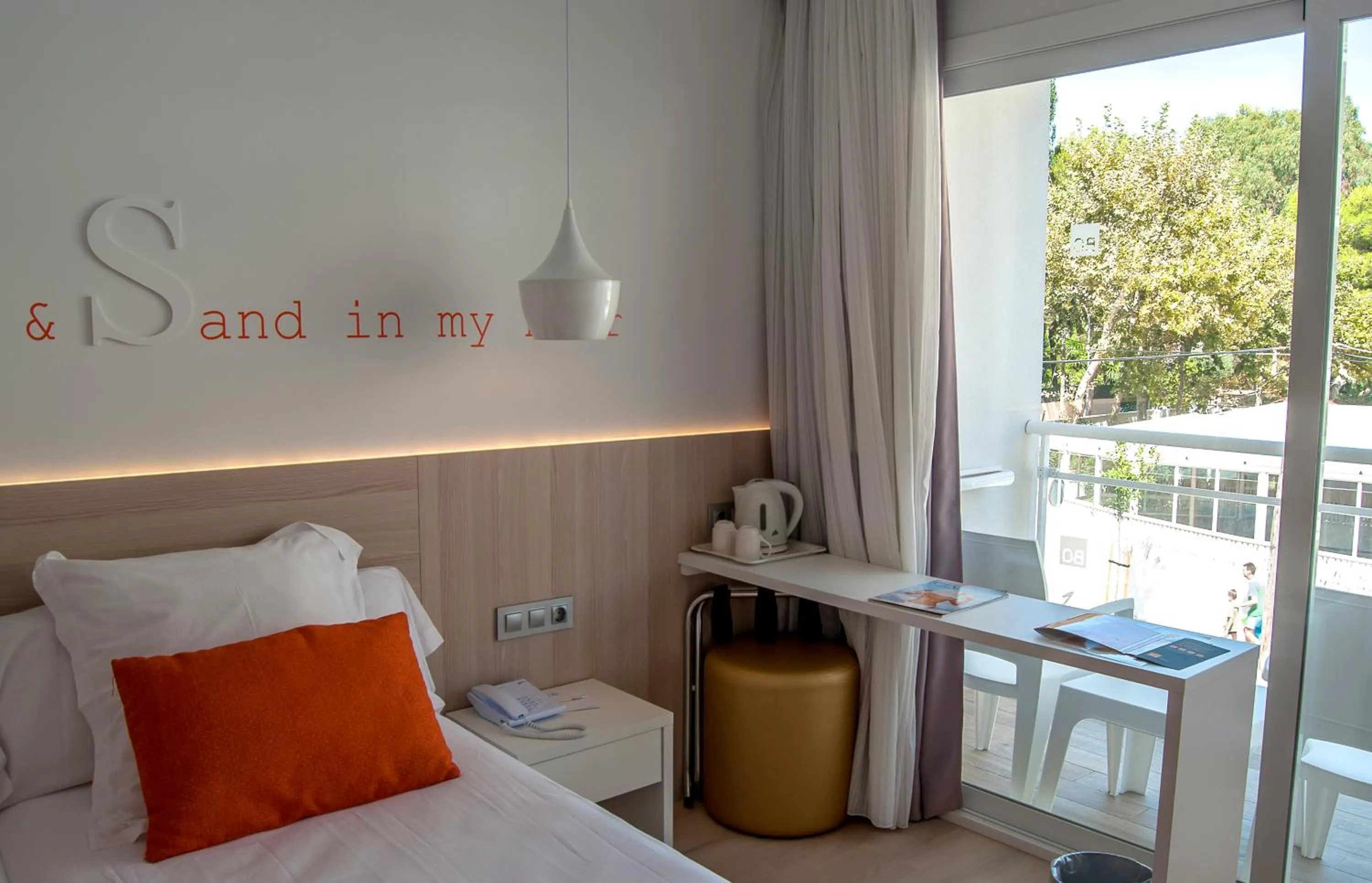 Bathroom, Bed in BQ Bulevar Peguera- Adults Only