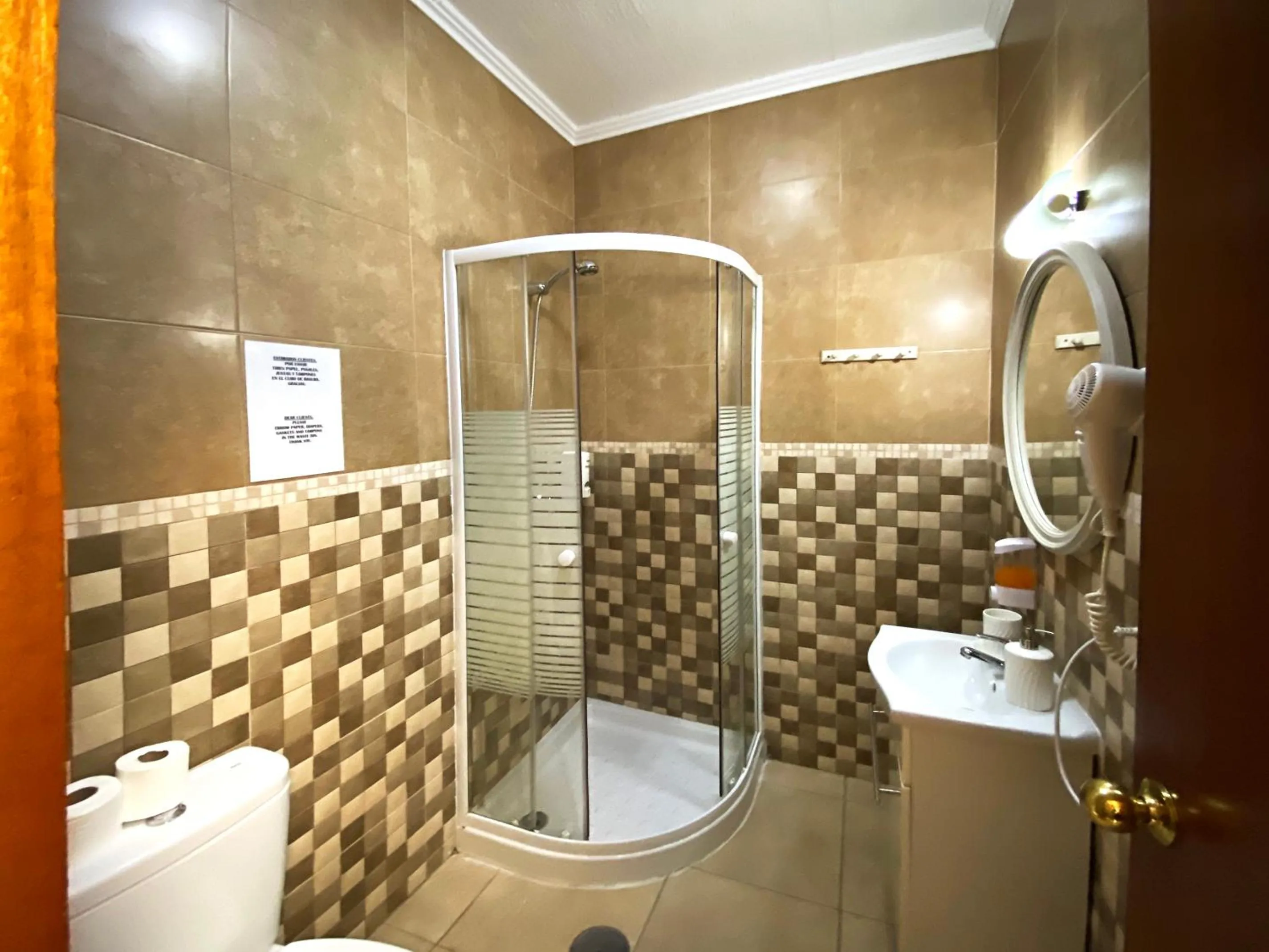 Bathroom in Hostal Azahara