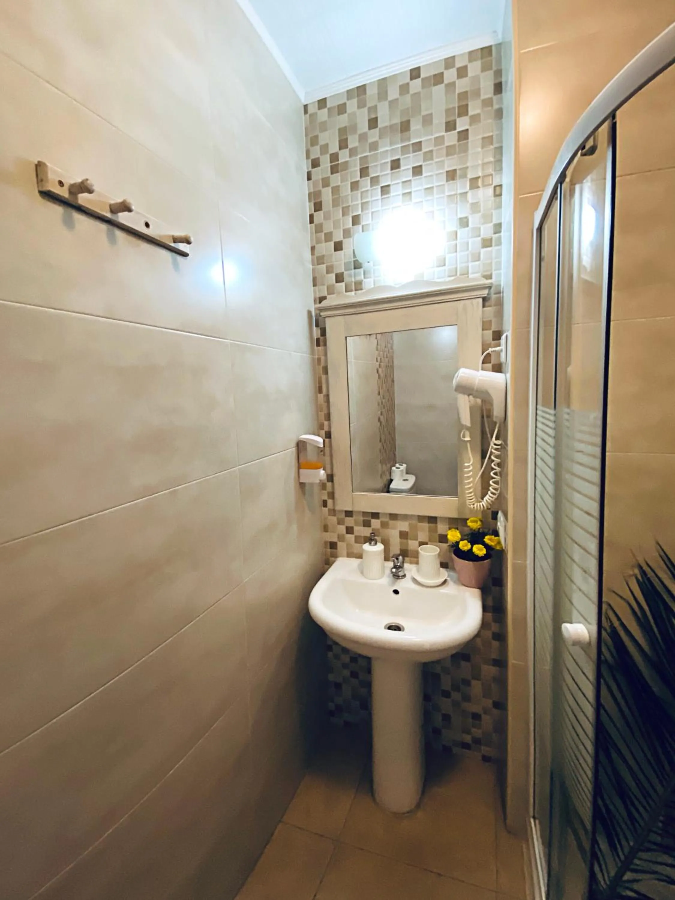 Bathroom in Hostal Azahara