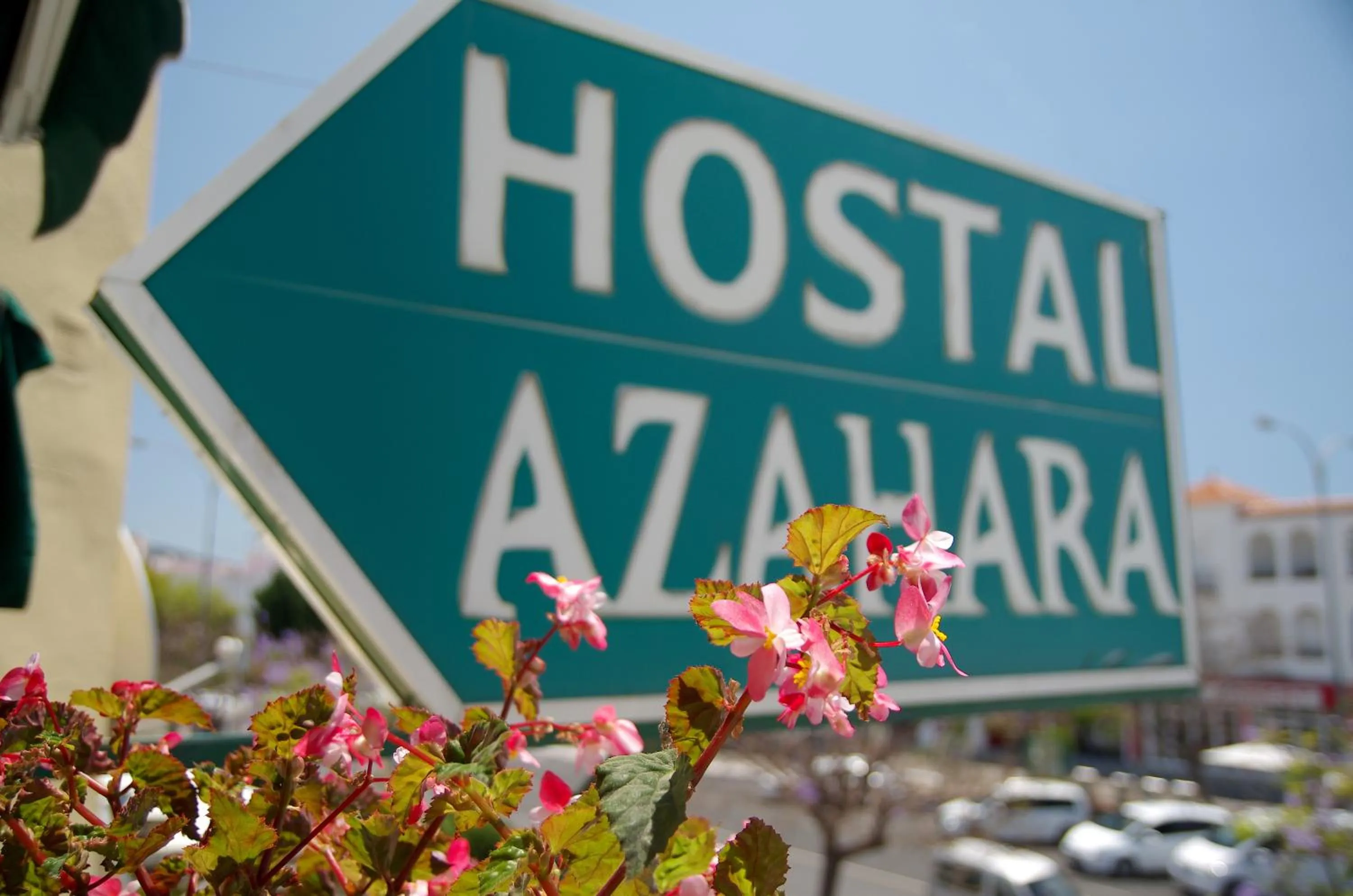Facade/entrance in Hostal Azahara