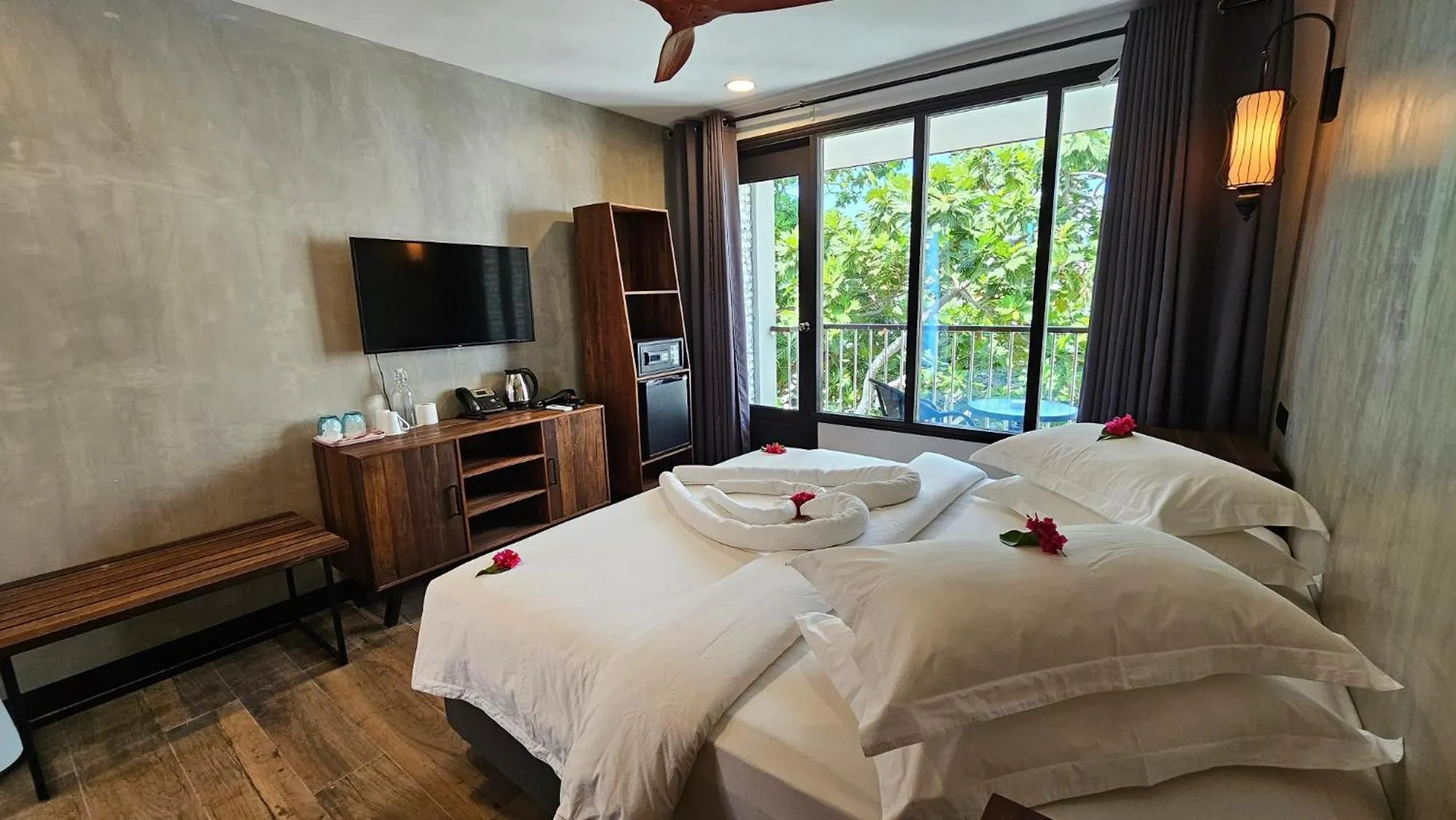 Bed in Dhigurah Cottage