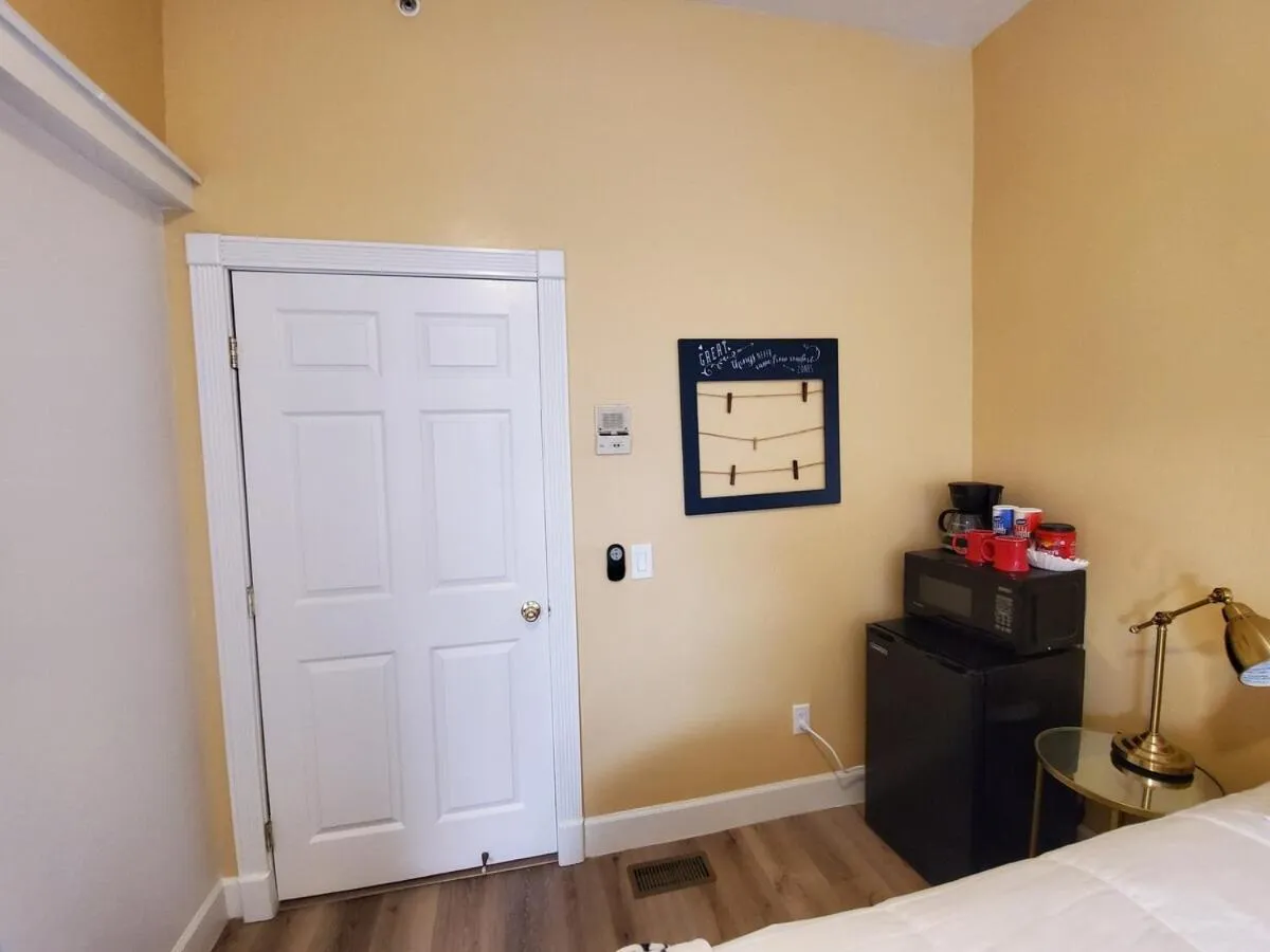 Photo of the whole room in Somerset Hotel