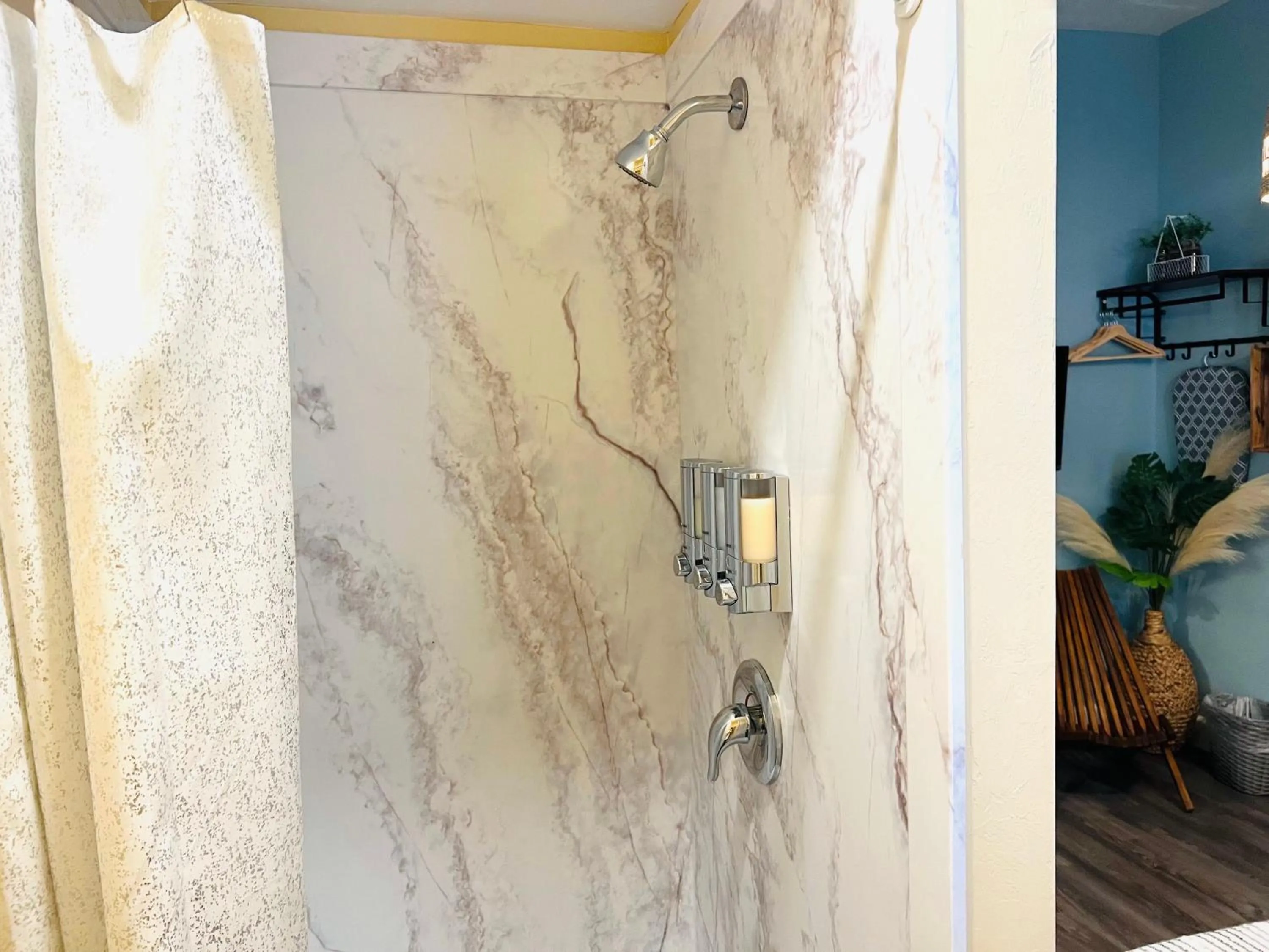 Shower in Somerset Hotel