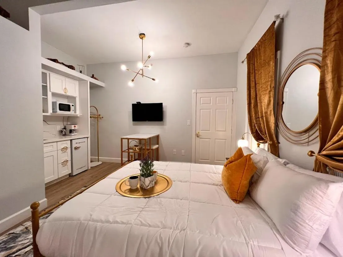 Photo of the whole room in Somerset Hotel