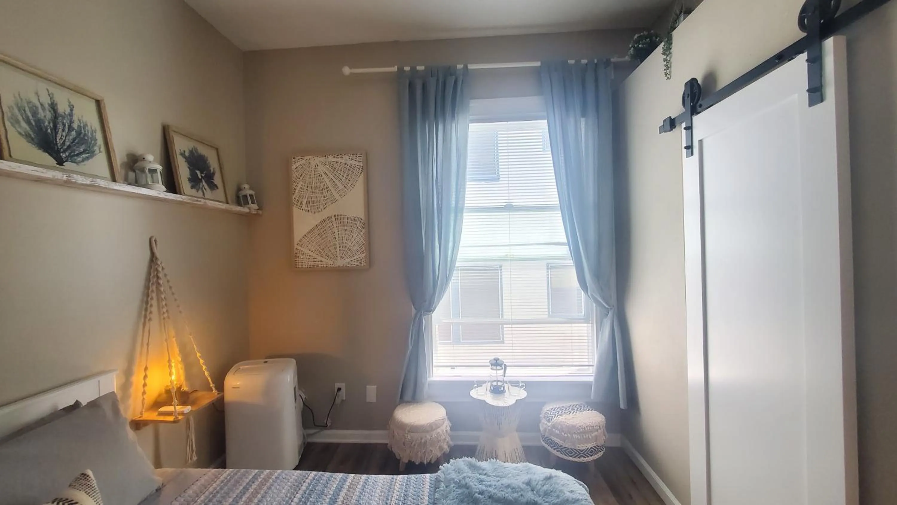 Photo of the whole room in Somerset Hotel