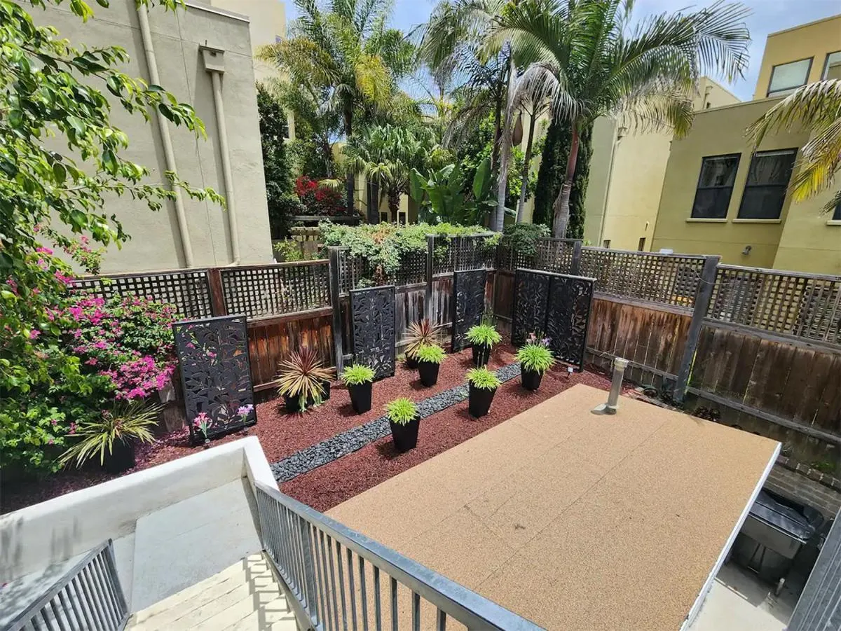 Garden in Somerset Hotel